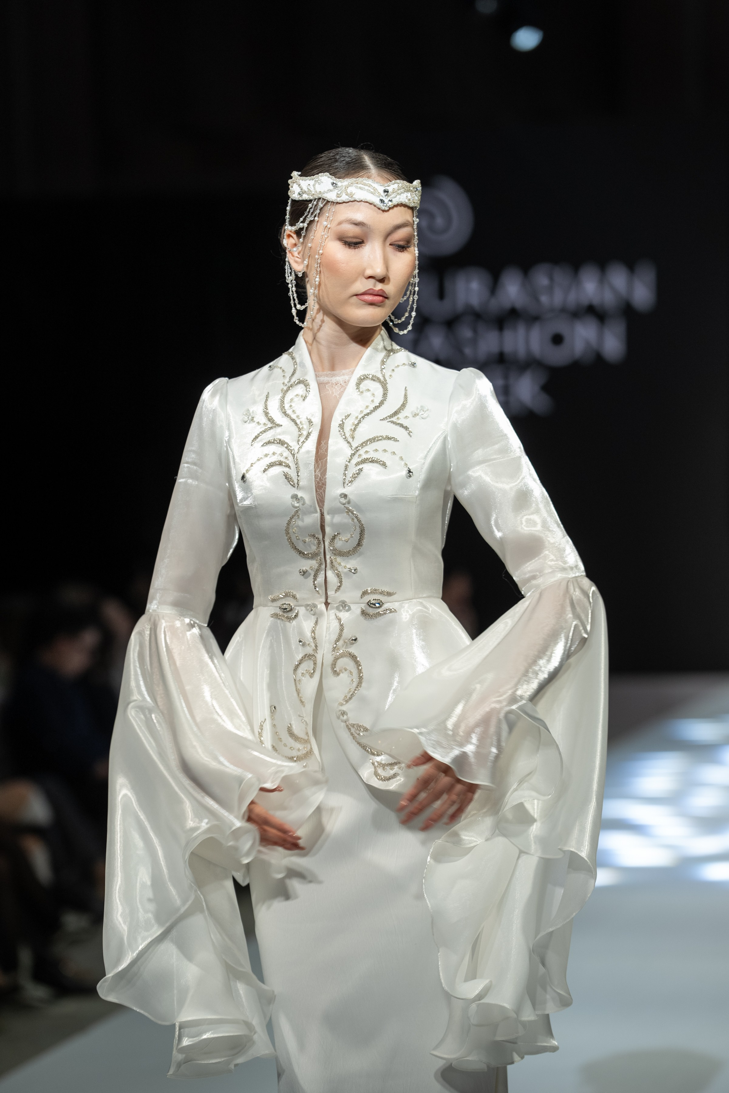 EURASIAN FASHION WEEK Innes. Сайт Алматинского НЮ АРТ, будуар и фэшн фотографа Дениса Карпенко