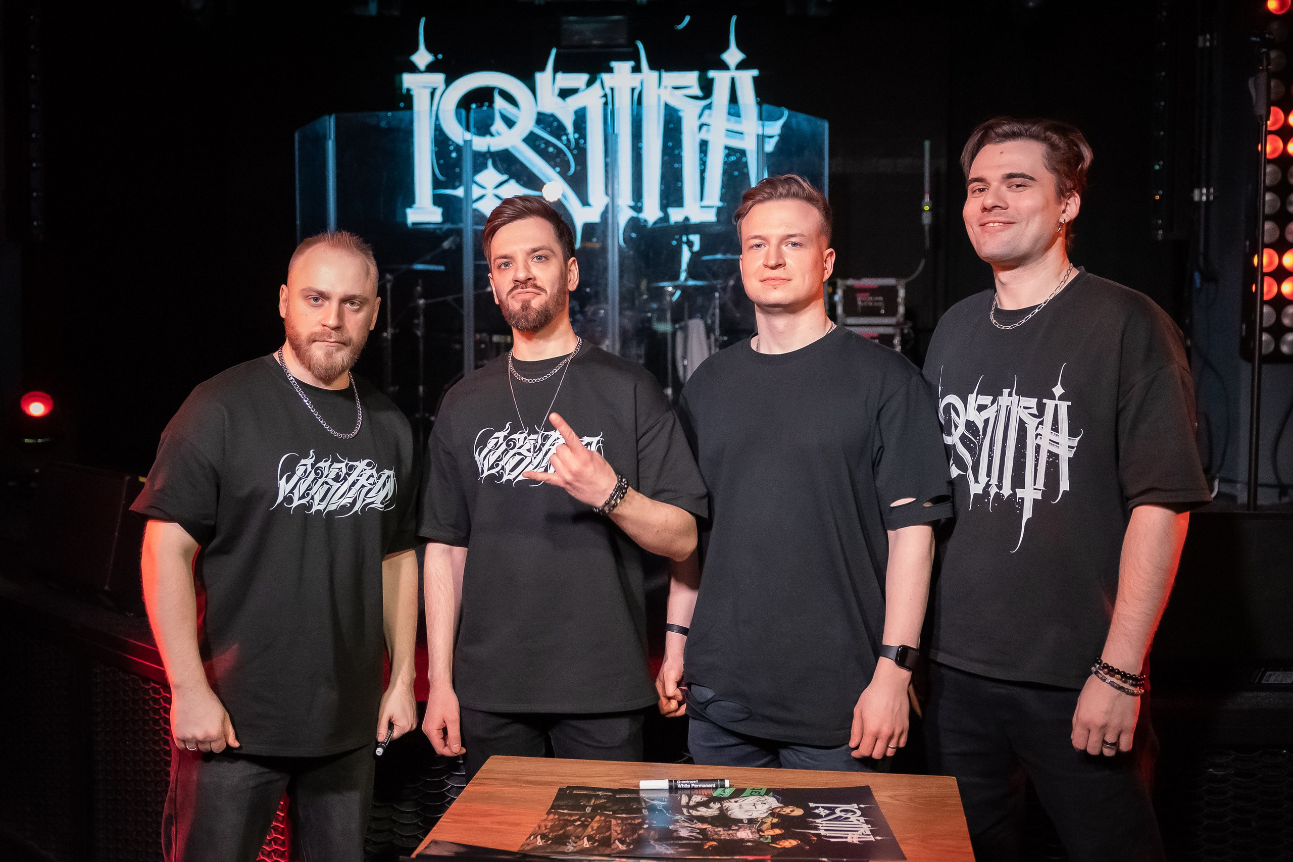 Концерт альтернатив метал группы iOSTRA в «Music bar Мумий Тролль» Москва. Фотограф Владимир Охрименко