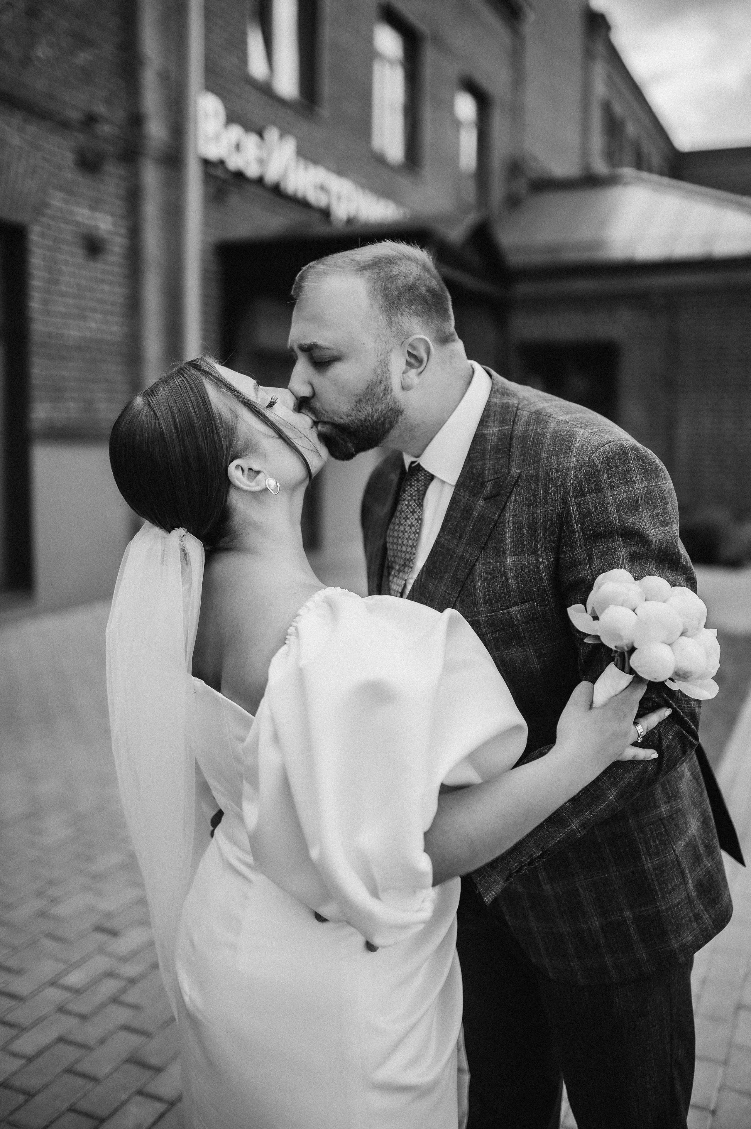 Камерная свадьба (Сборы, загс, фотопрогулка). Фотограф ПИТЕР СПБ Надежда Баранова