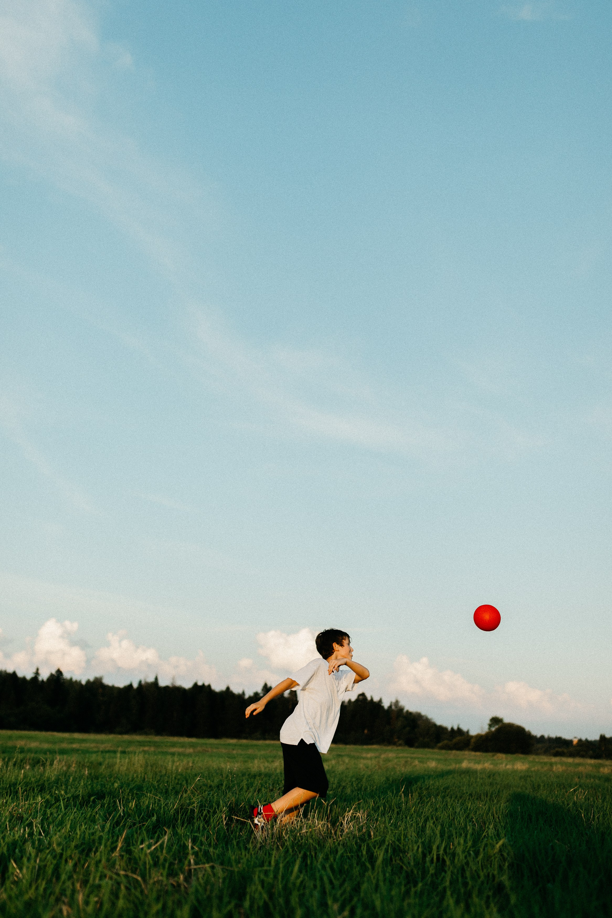 Фотосессия с красными мячами. Семейный фотограф Маша Тимофеева | Москва