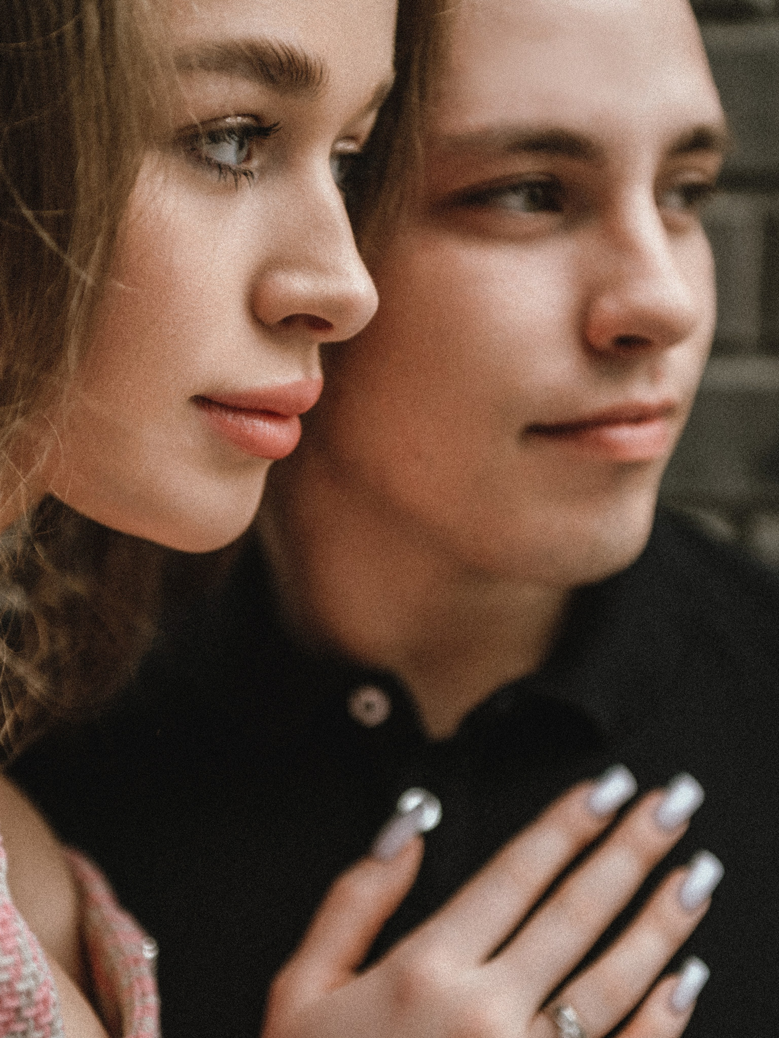 Фотосессия для пары, которые не любят камеру, мягкое сопровождение