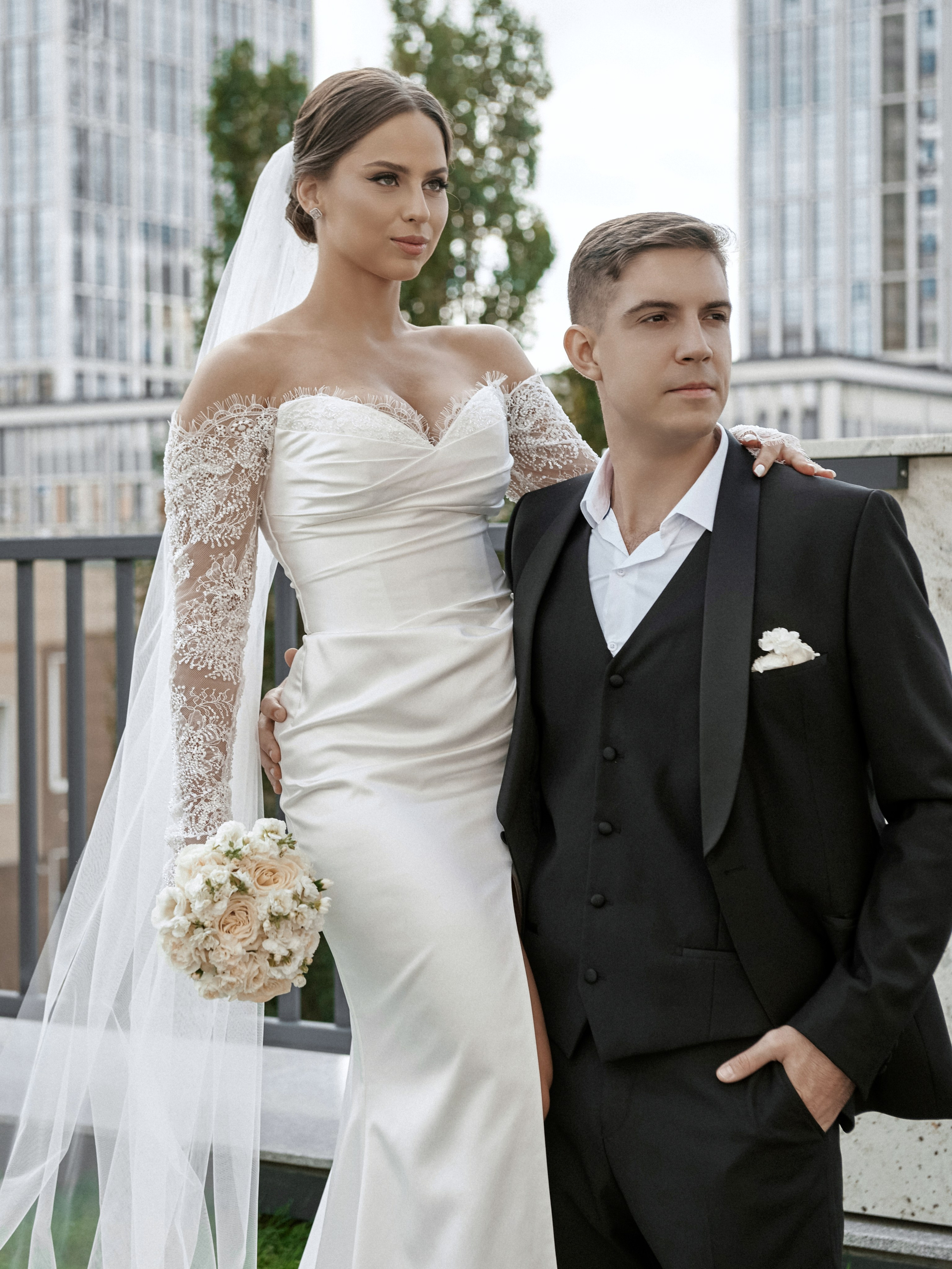 Свадебная фотосессия жениха и невесты в студии