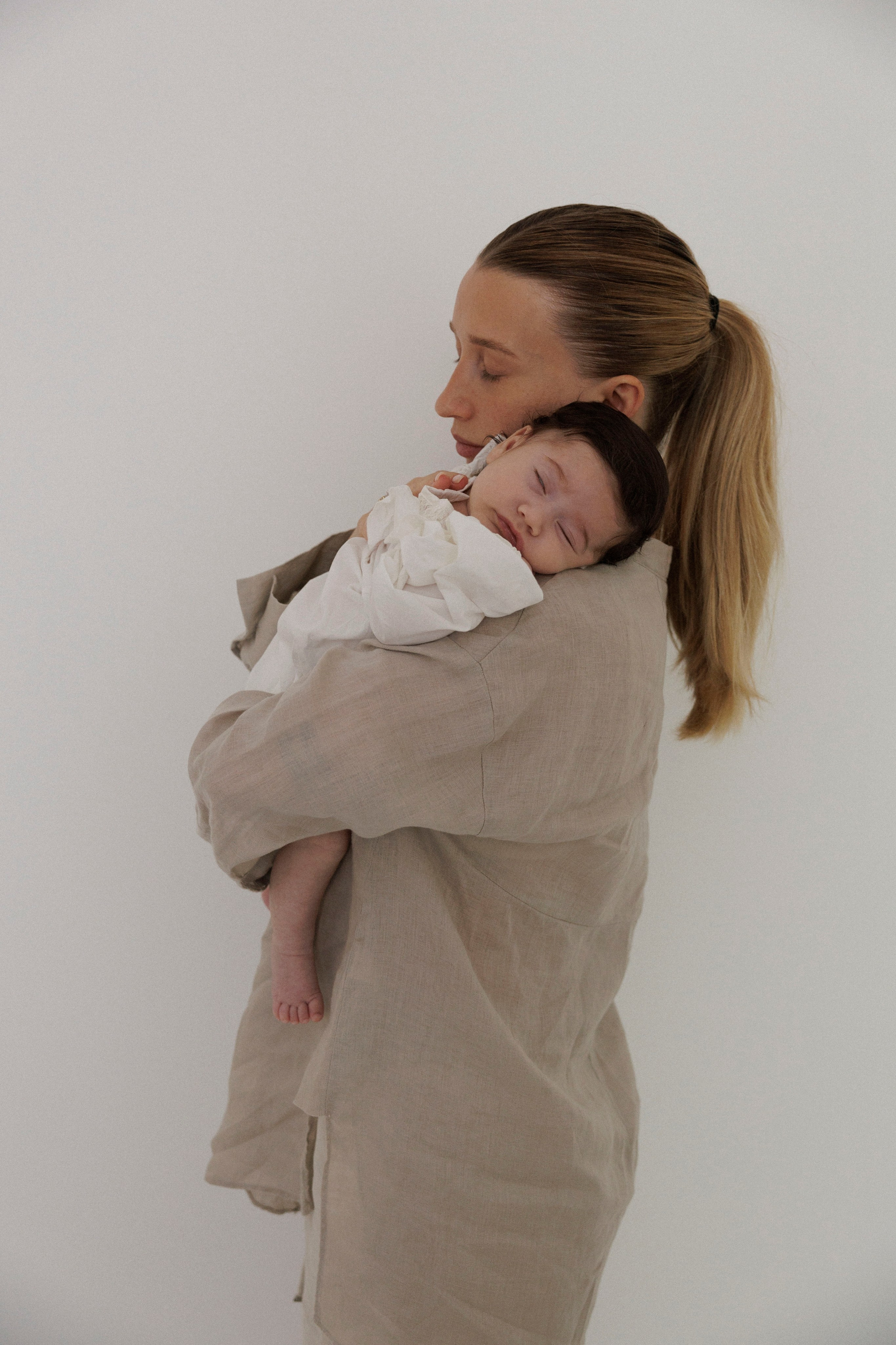 New born family photoshoot at home. Wedding and family photographer