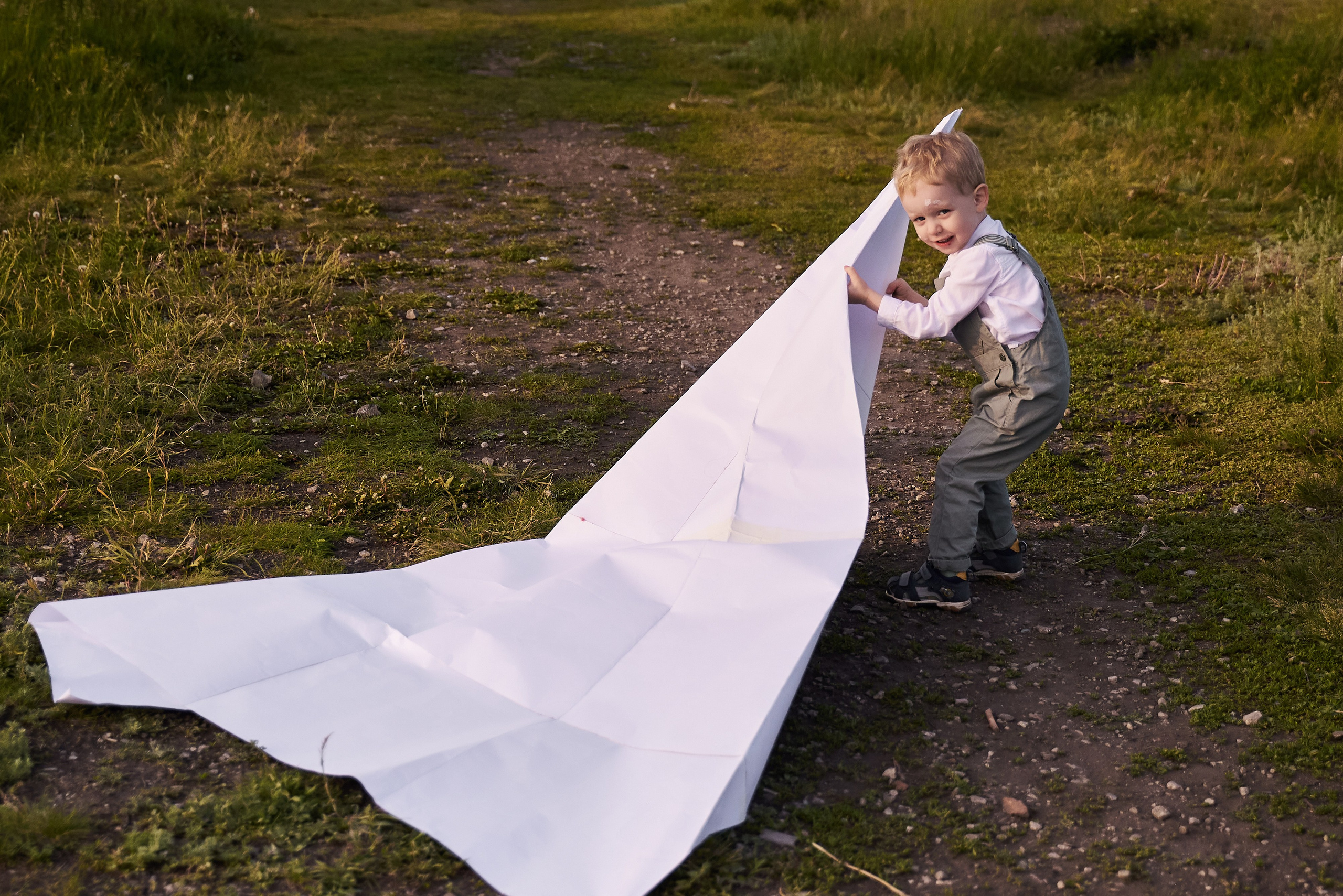 Летняя история. Бумажный самолёт. Детский и семейный фотограф Шемарова Ольга