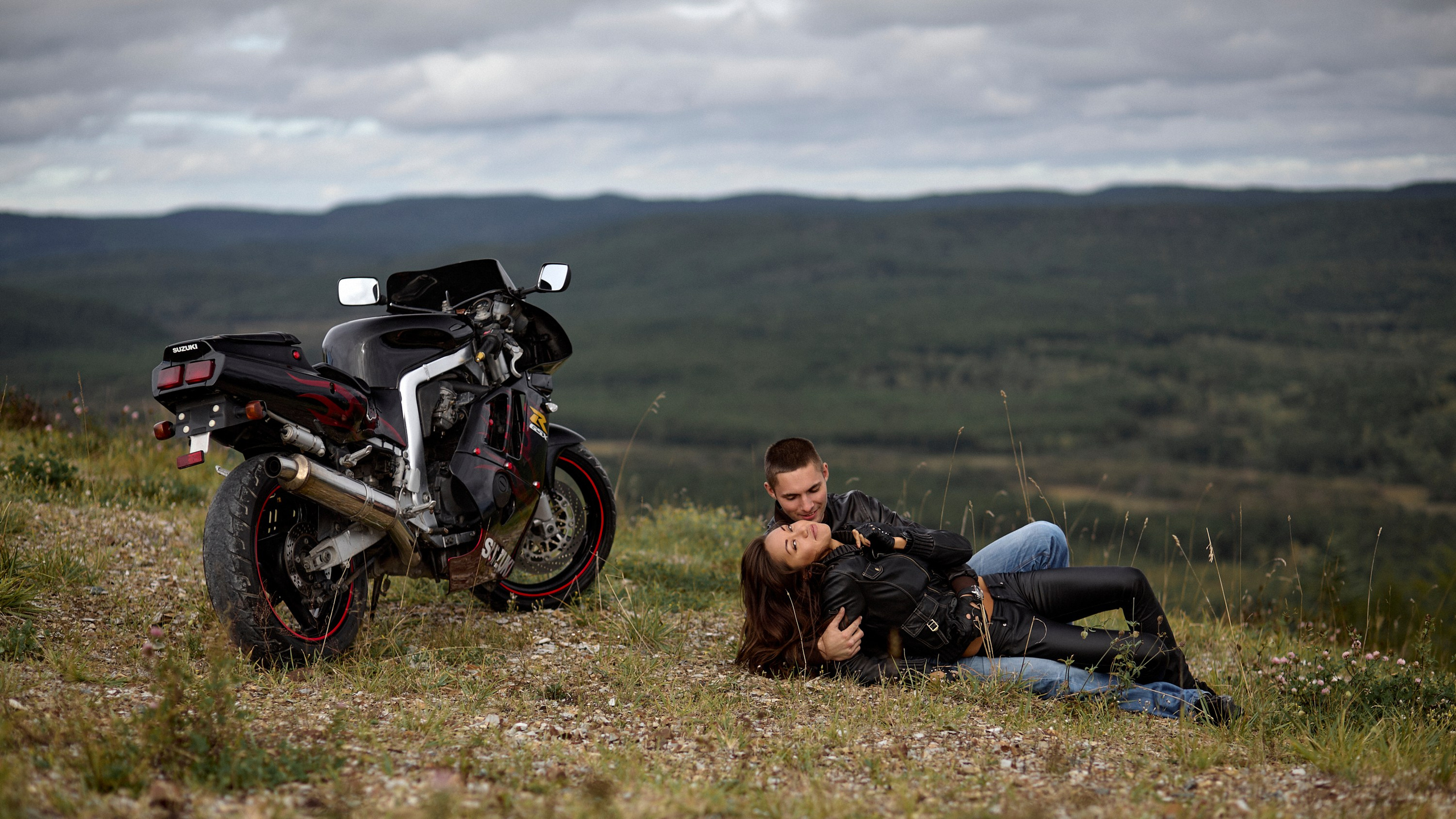 Парень, девушка, байк. Фотограф Андрей Серенков