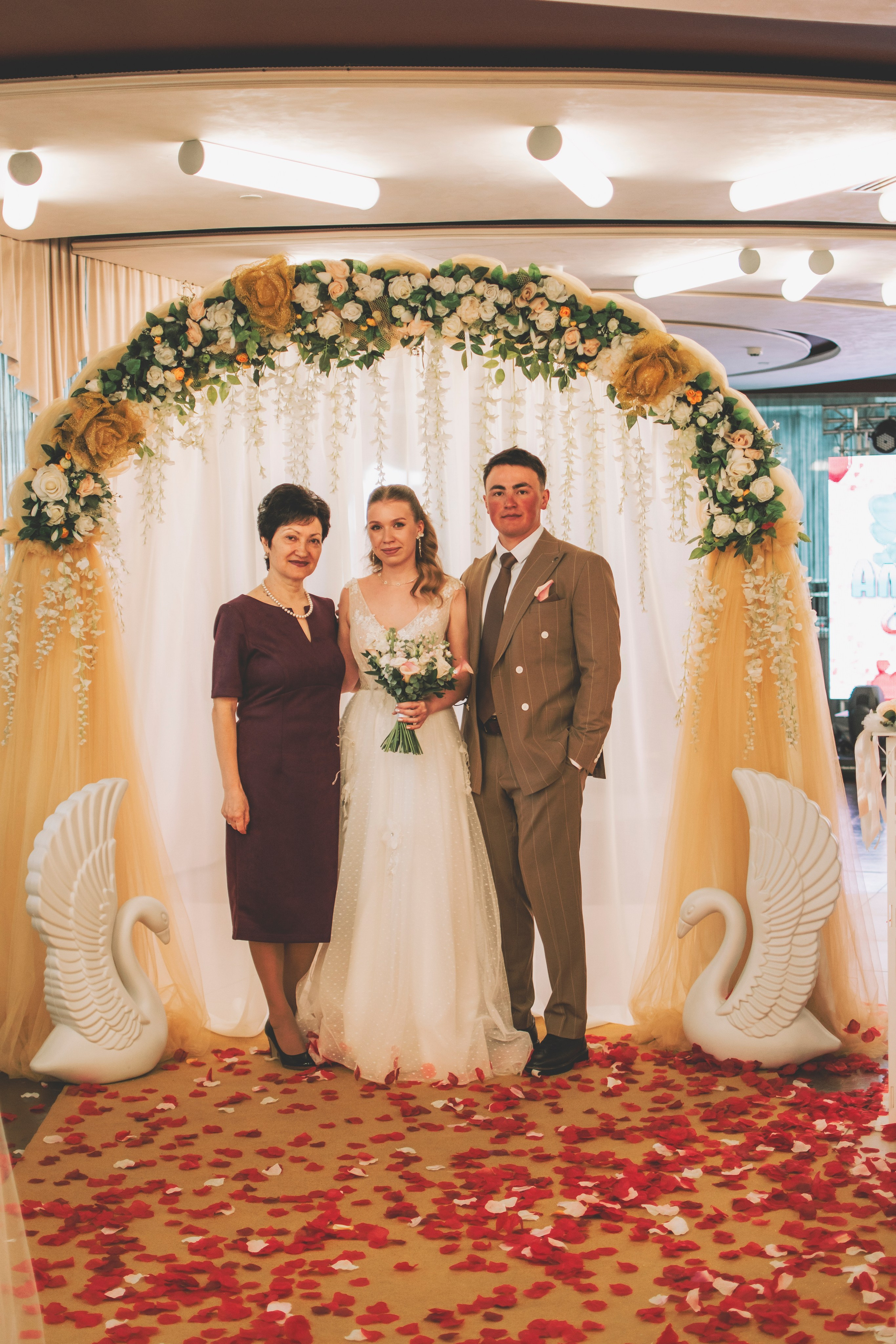 Альберт и Анастасия (Студийная фотосессия, роспись в ДК Нефтяник + фотосессия с гостями). Семейный и свадебный фотограф Губкинский и Ставрополь