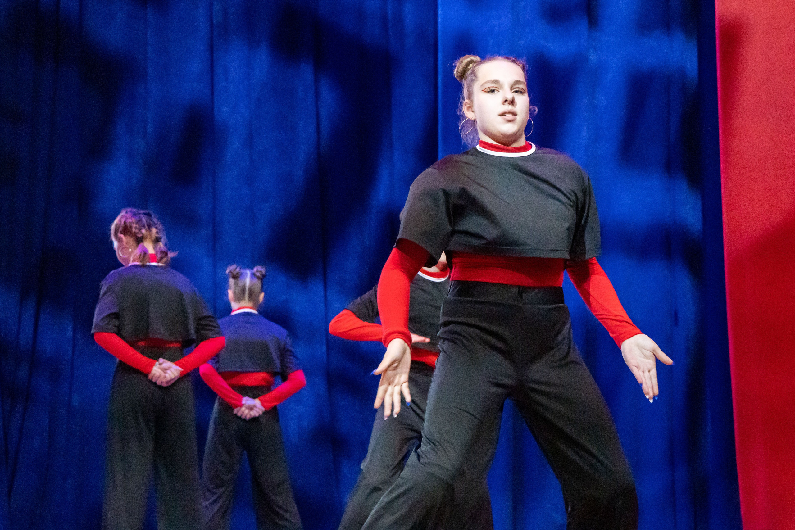 Танцевальное выступление. Свадебный фотограф в городе Подольск МО и Москва Крылова Ирина