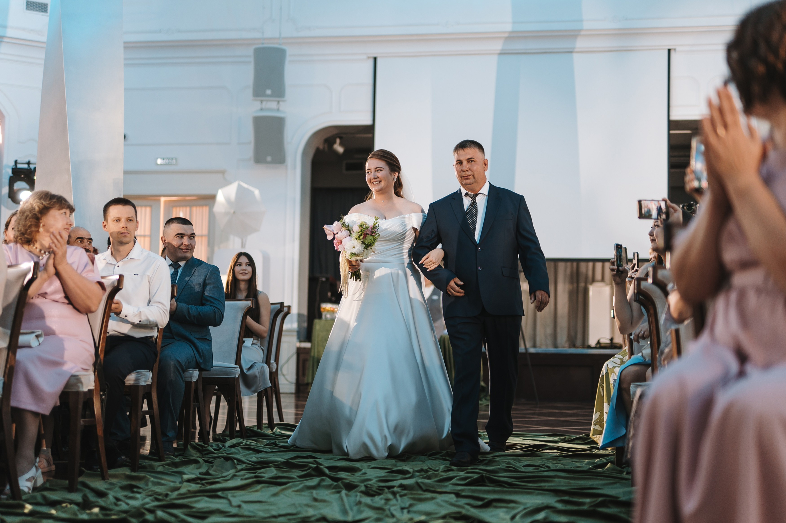 Свадьба White Hall (Dasko Garden), Уфа — фотосессия, банкет и семейные холсты