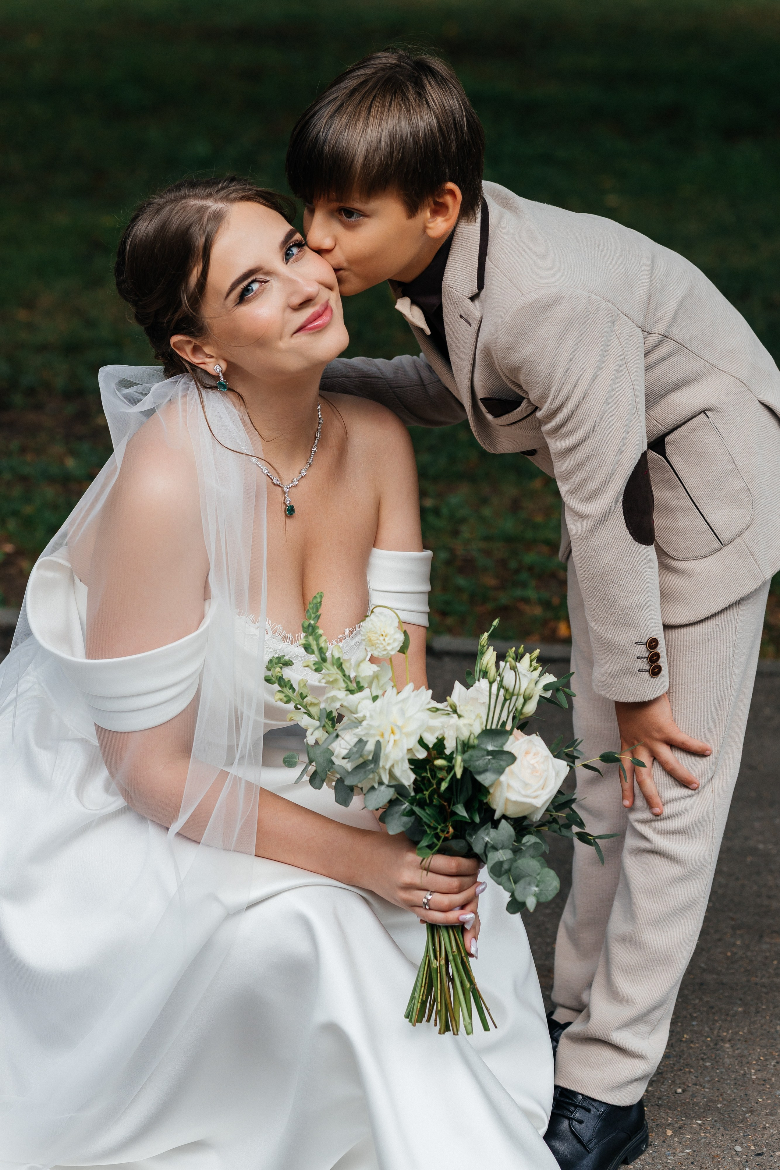 Свадебная прогулка на корабле. Олег Сверчков | Свадебный фотограф Вологда