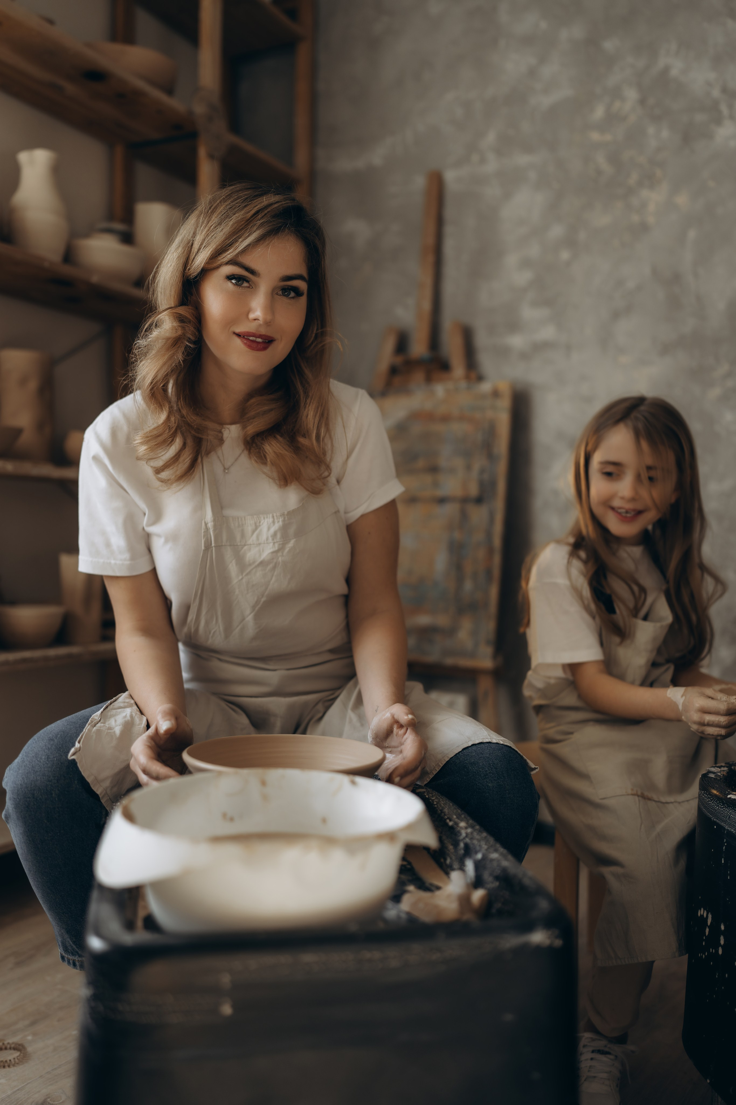 В гончарной мастерской. Семейный фотограф Москва. Фотограф беременности и материнства Москва