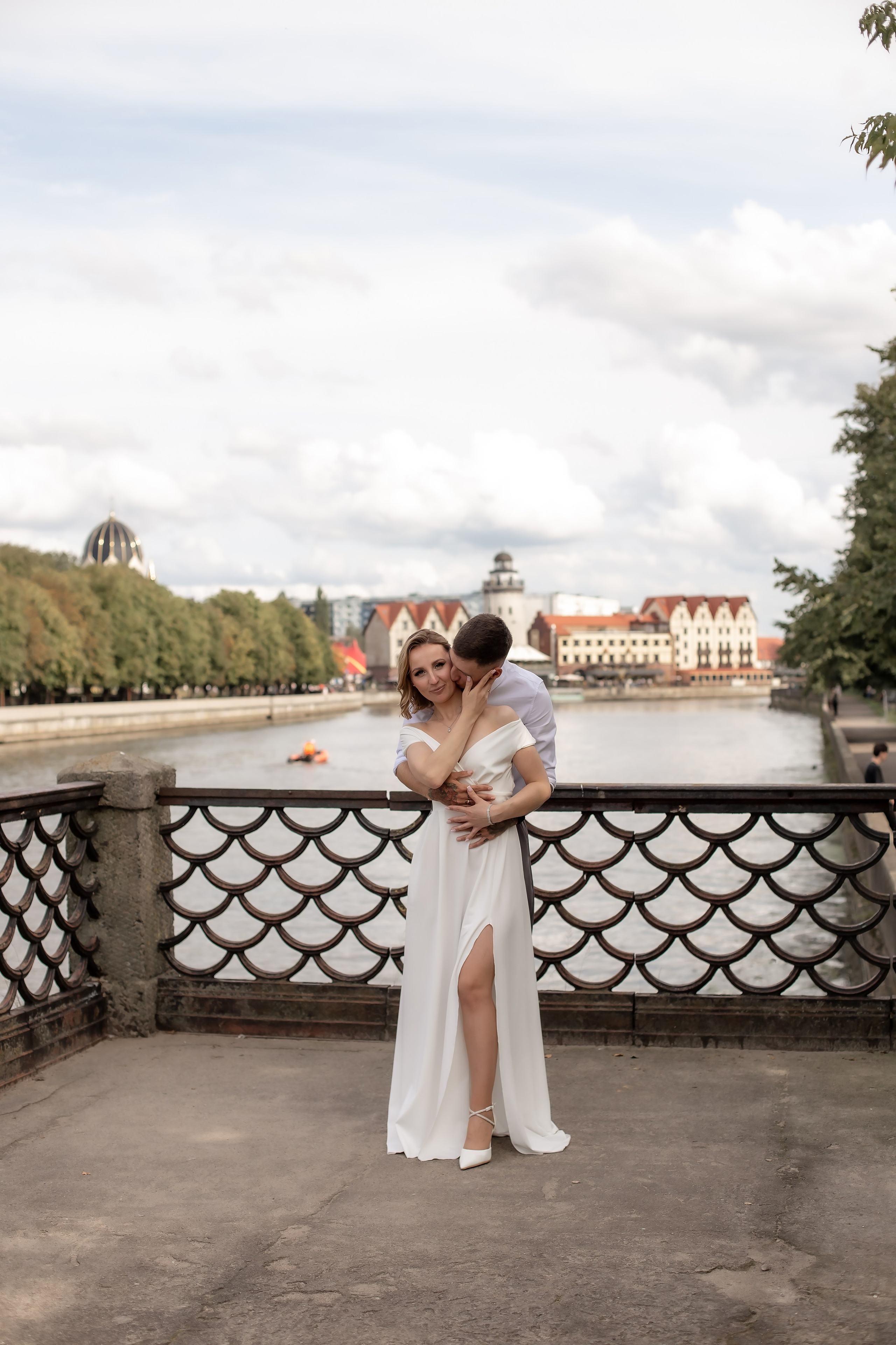 Саша и Вика. Биржевой сквер. Фотограф в Калининграде Решетникова Алина