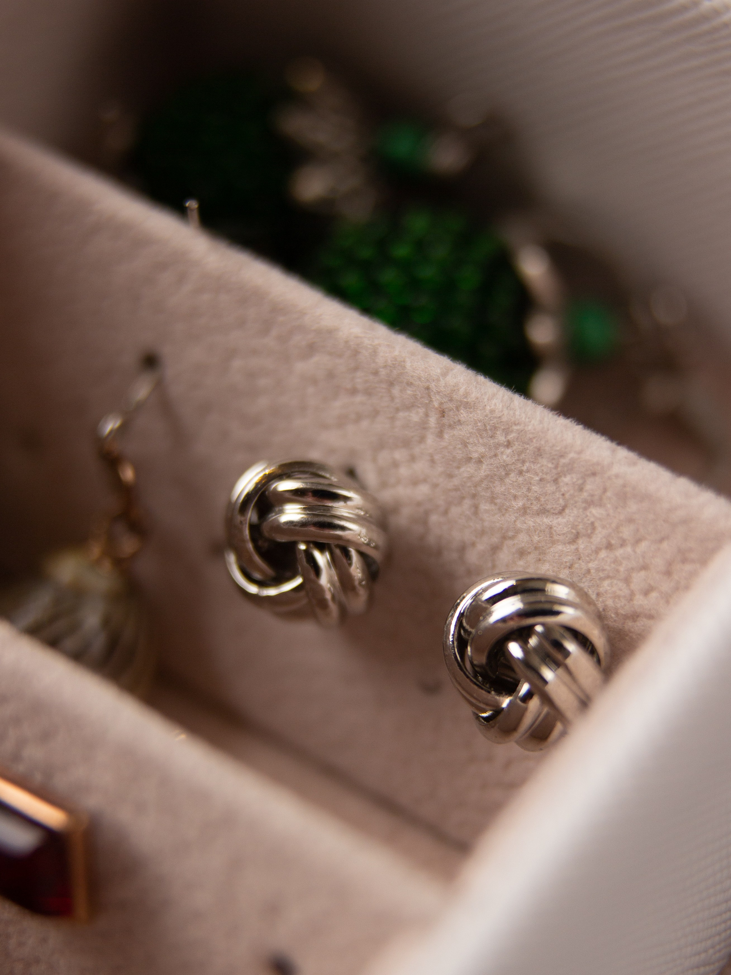 Шкатулка на сером. Александр Стряпунин — предметный фотограф в Улан-Удэ