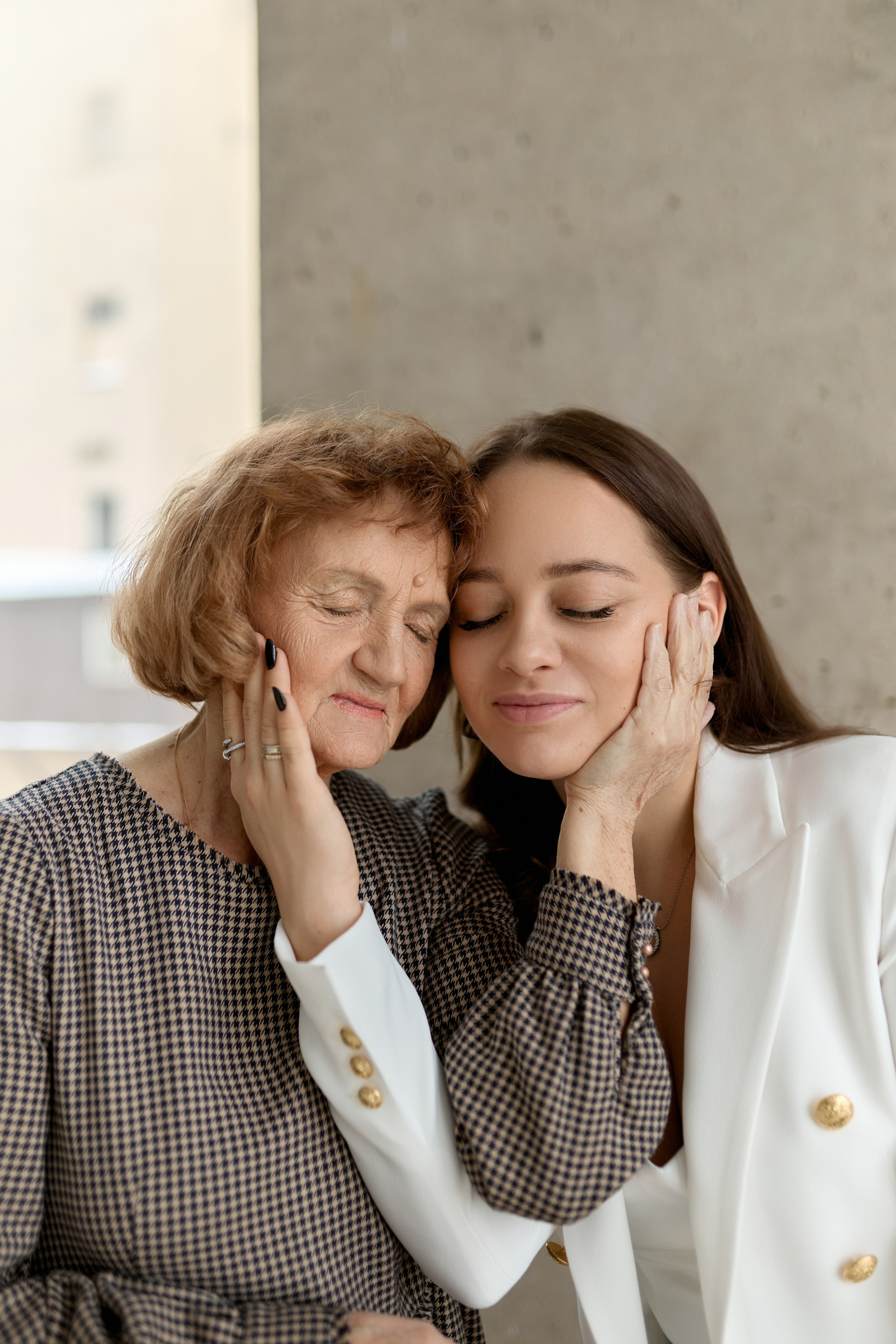 Семейная съемка в фотостудии. Сестры Карабаза. Фотографы и ретушеры в Москве и Санкт-Петербурге
