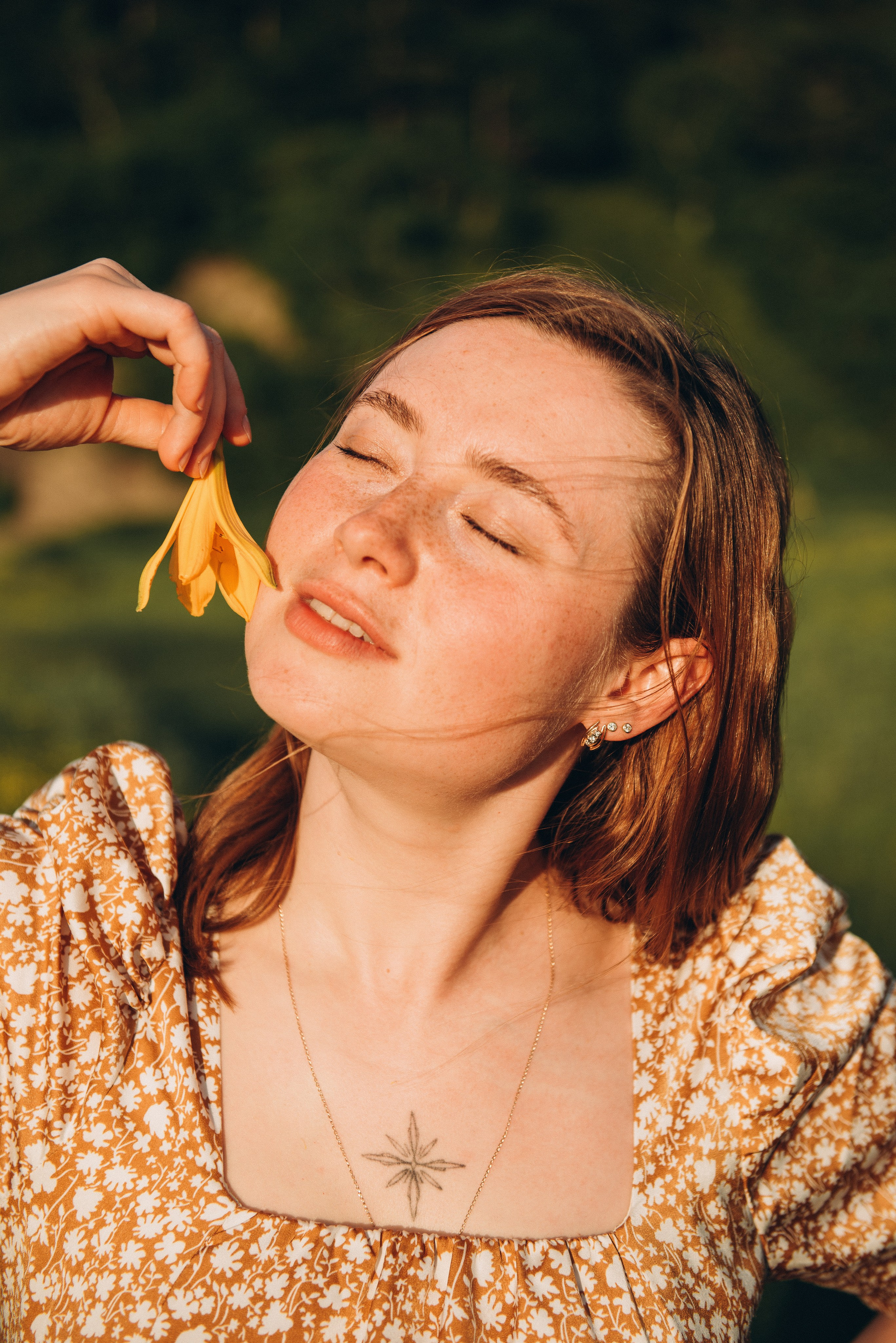 Маша в поле люпинов. Ирина Метелица фотограф на Шикотане