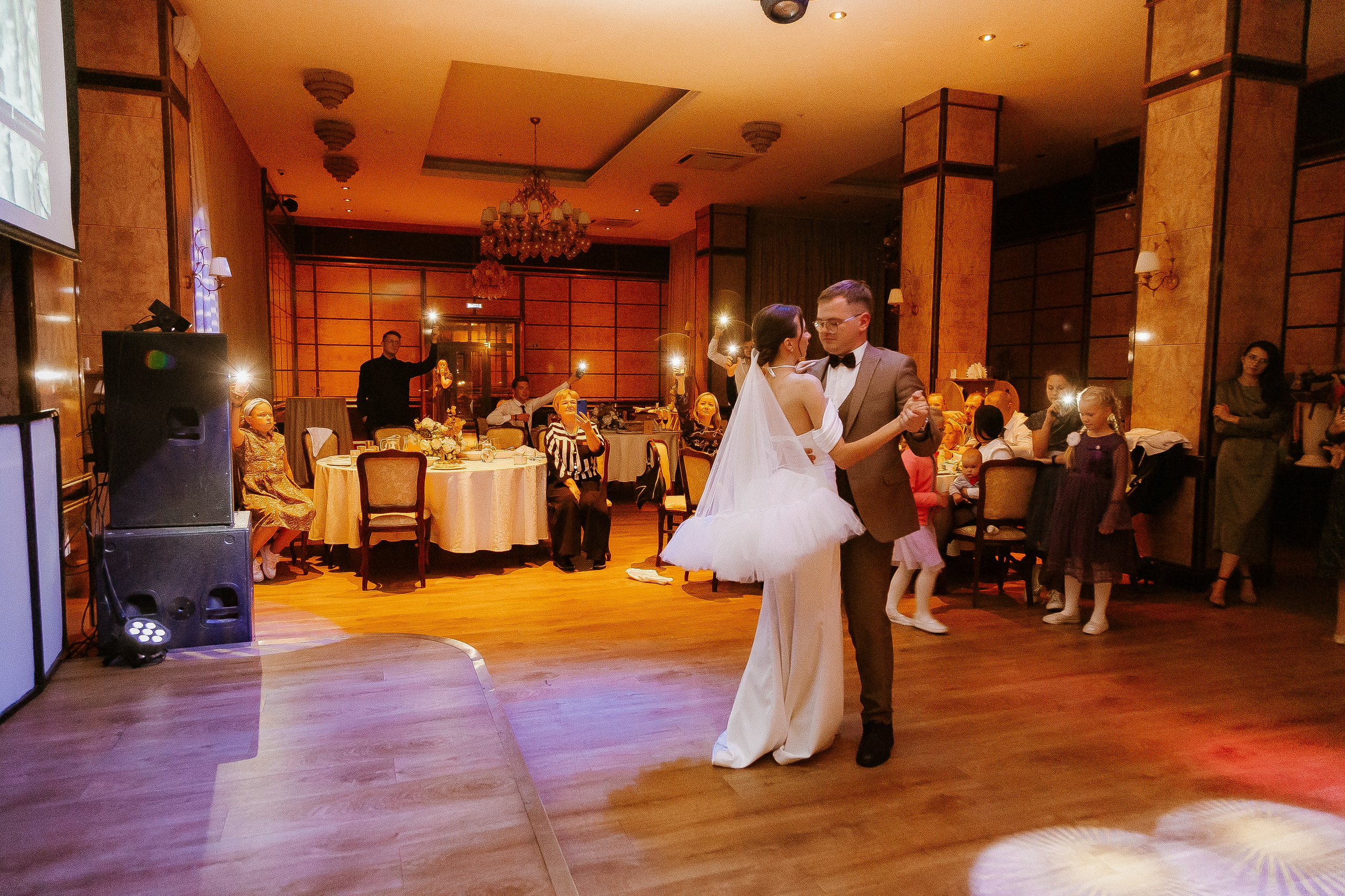 Свадебная осенняя фотосессия Ивана и Лидии в городе. Свадебный и репортажный фотограф в Ярославле и Санкт-Петербурге Роман Микрюков