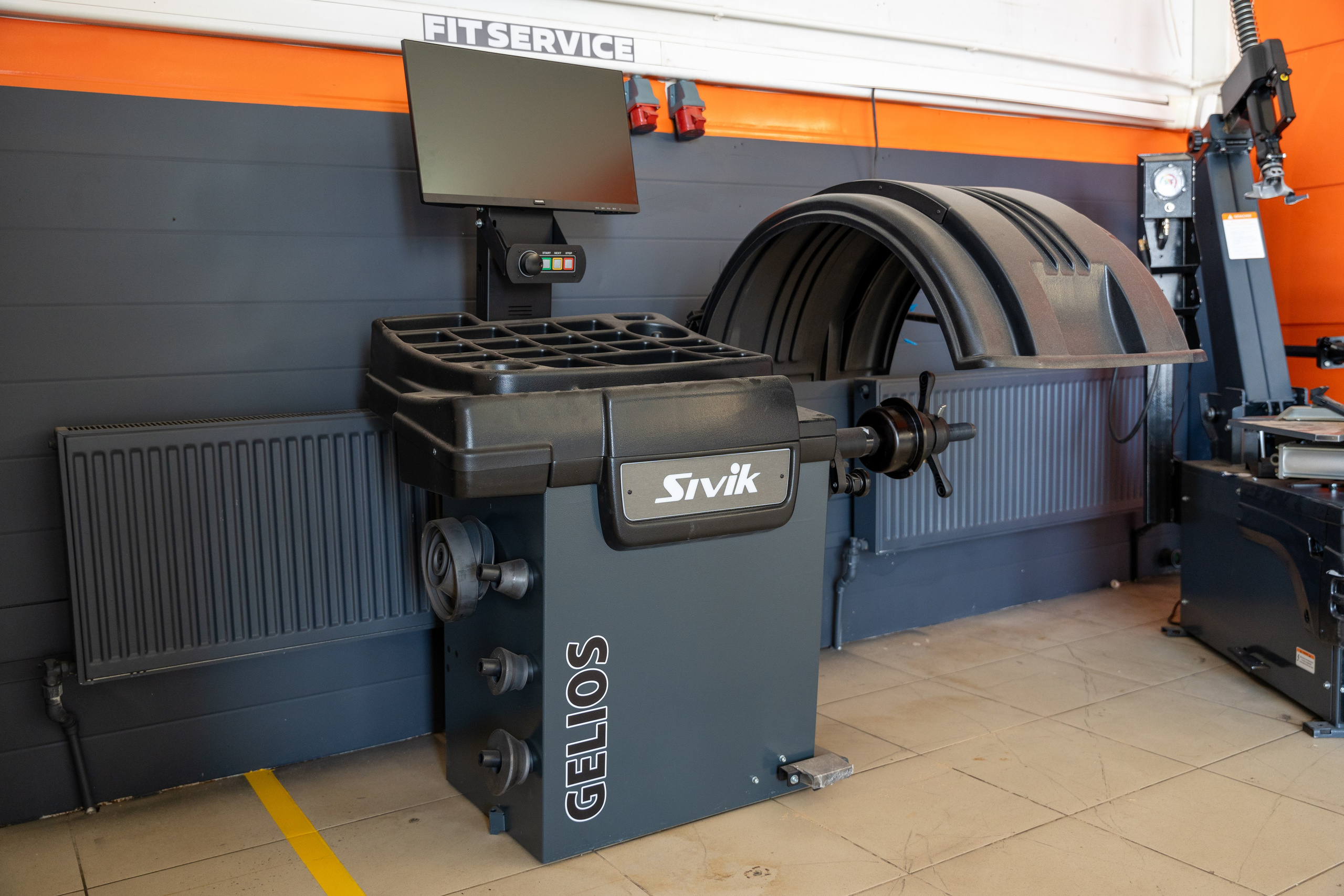 Интерьерная фотосъемка автосервиса Fit Service в Краснодаре — сеть СТО Профессиональная фотосъемка интерьера техцентра в Краснодаре. Шедевры для Вас! Фотограф и Видеограф в Краснодаре Пахиев Руслан