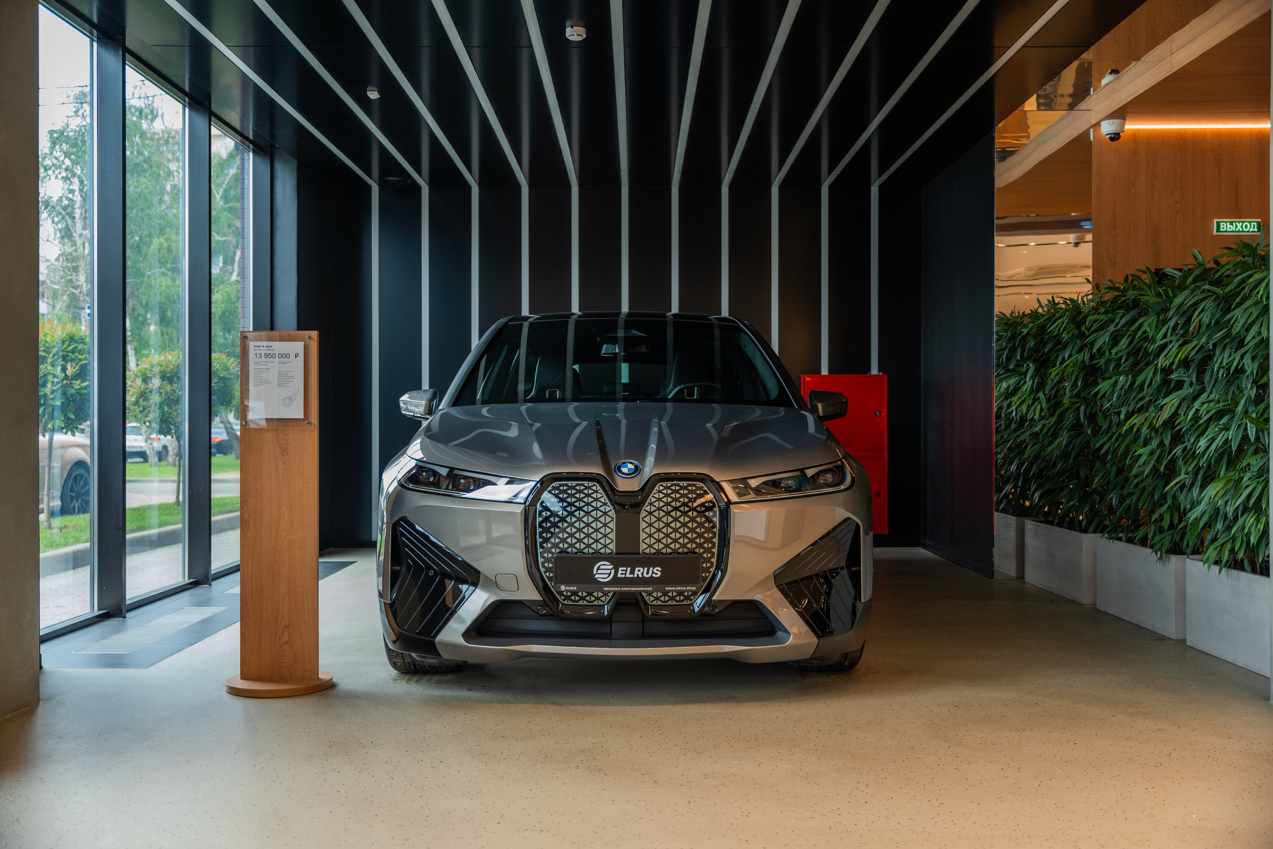 Интерьерная фотосъемка автосалона Elrus в Краснодаре. Zeekr, LiXiang Профессиональная фотосъемка интерьера премиум-автосалона в Краснодаре. Шедевры для Вас! Фотограф и Видеограф в Краснодаре Пахиев Руслан