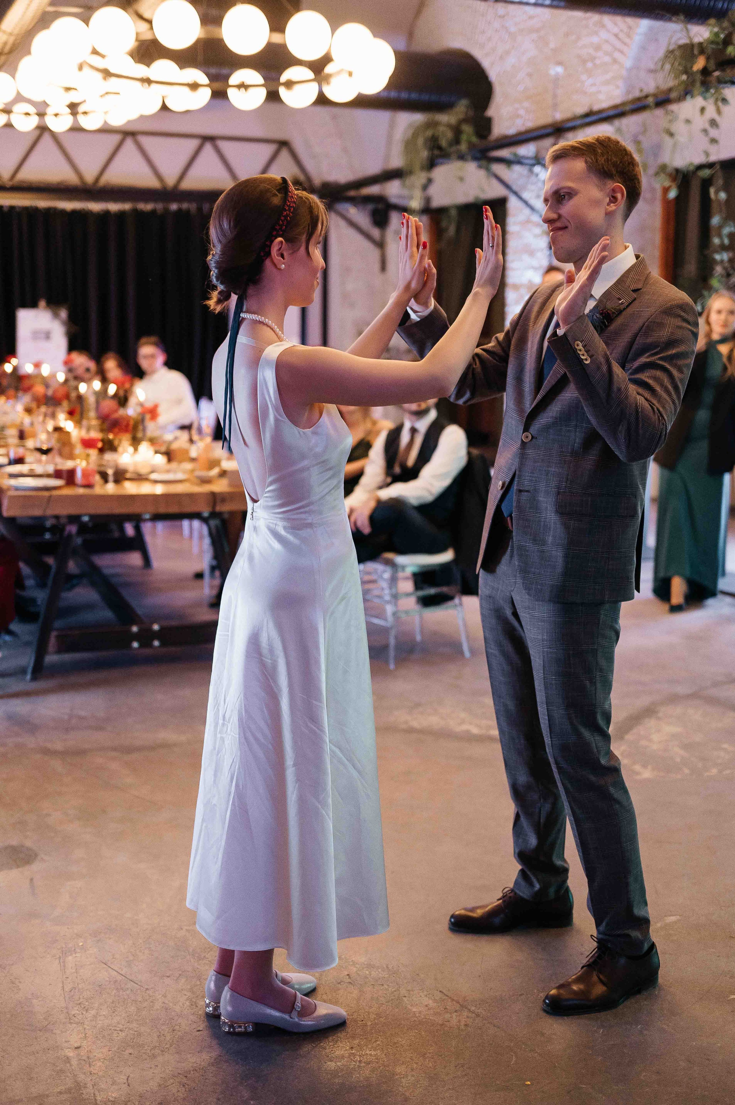 Утро невесты в гостинице. Свадебный и семейный фотограф в Котласе Никита Попов