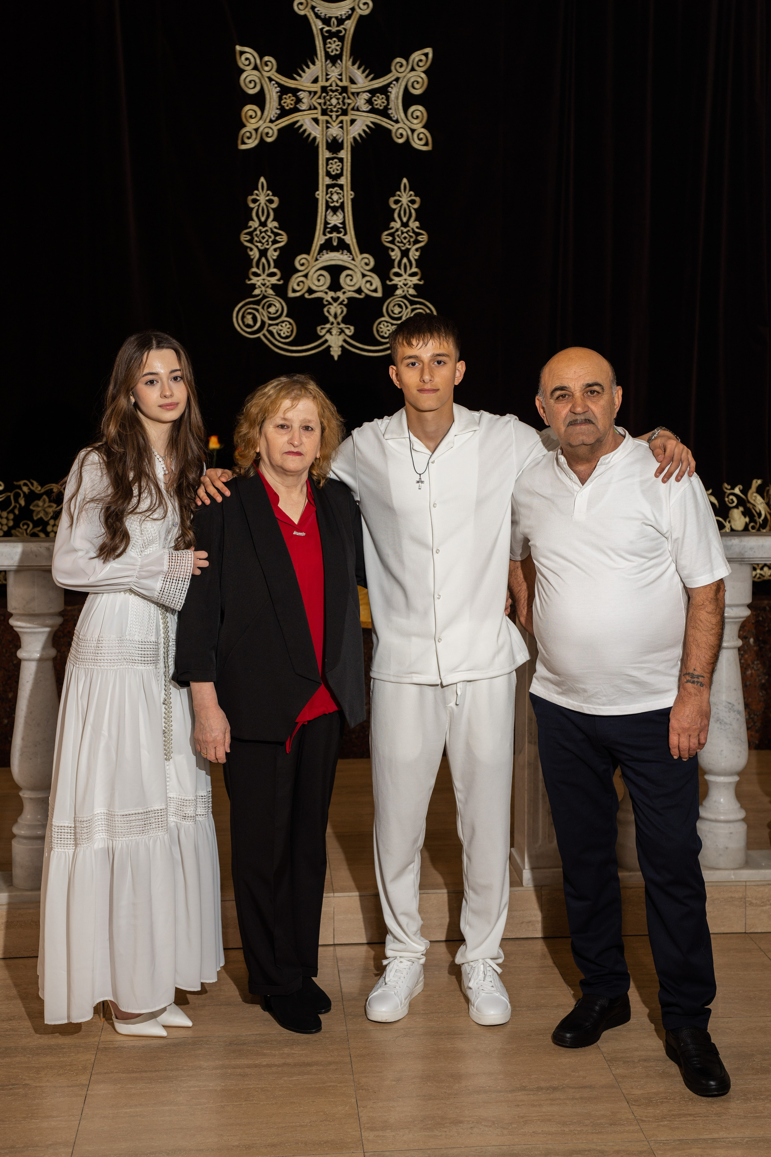 Крещение  ребёнка в храме. Фотограф видеограф Геннадий Янбаев в Сочи, Краснодаре