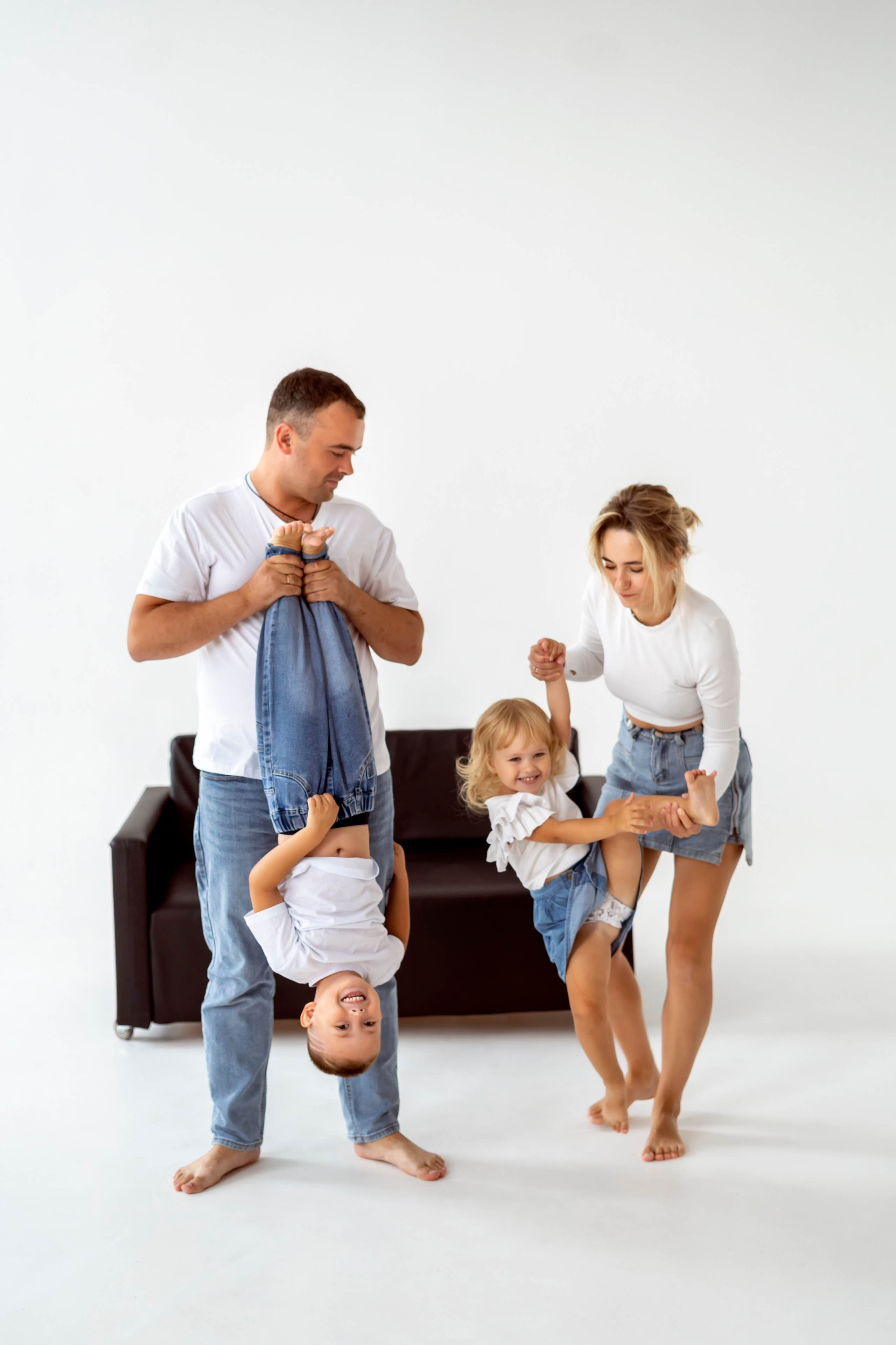 Семейная съёмка на циклораме. Семейный и детский фотограф в Хабаровске Анна Гриневич