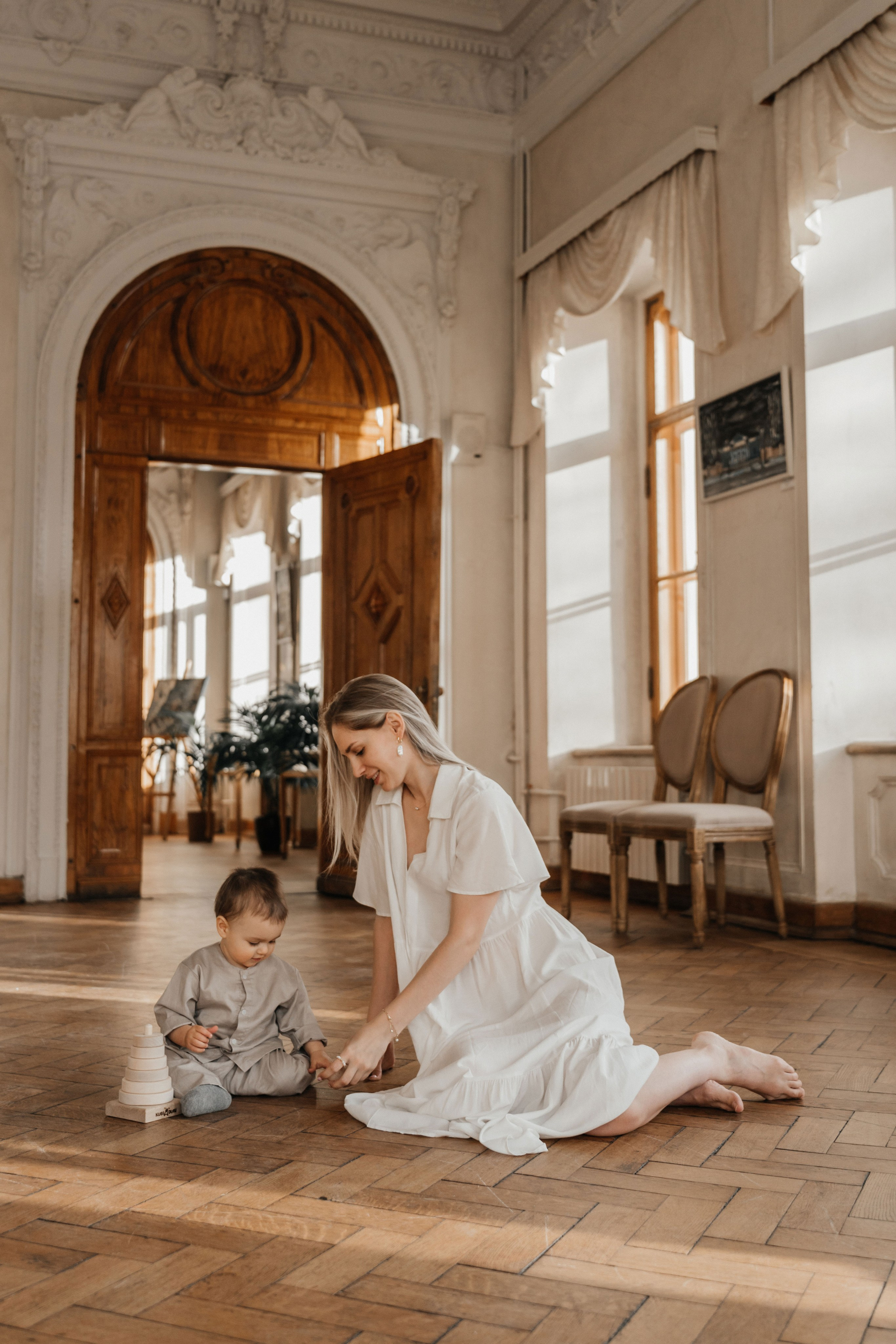 Маленькие ножки в читальне им. Пушкина. Ваш фотограф Вика Артемова