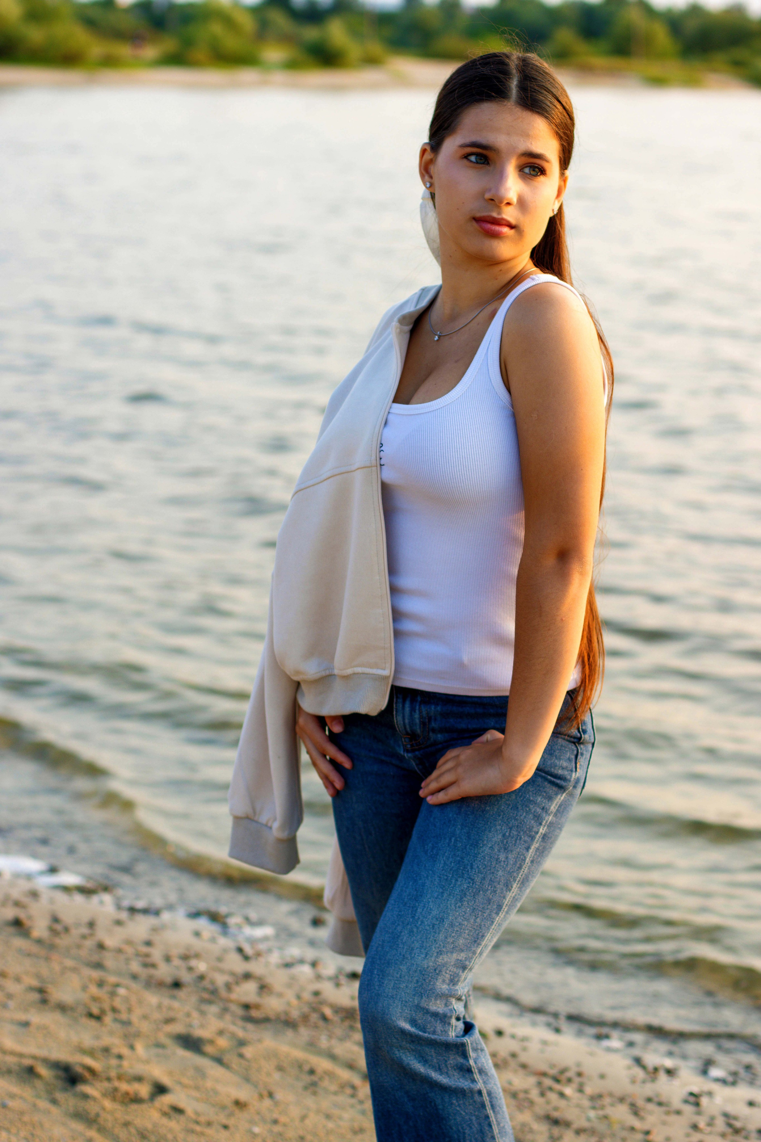 Эмилия у озера. Фотограф Татьяна Матрос