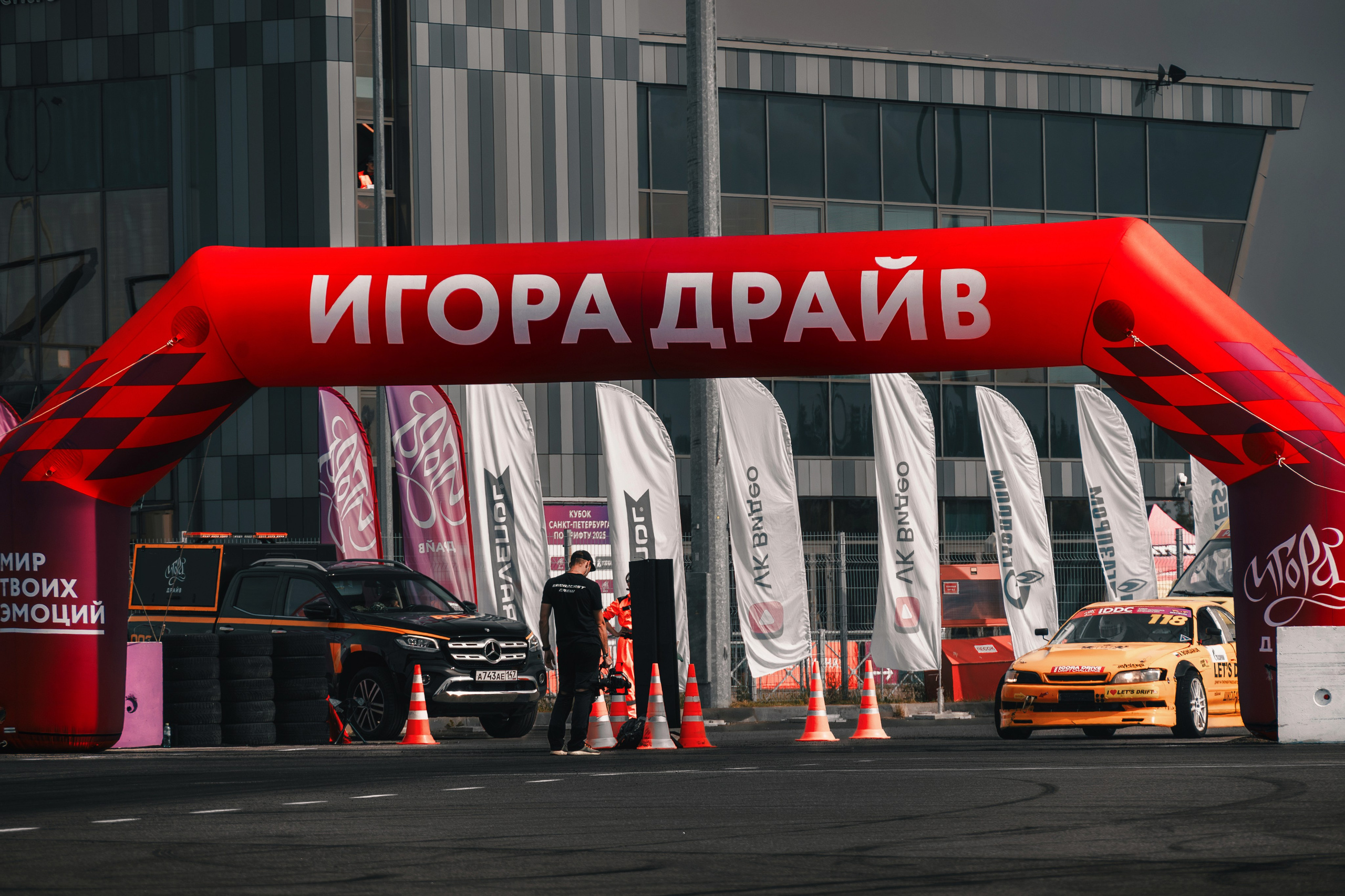 IDDC Этап 2: Бетонный Колизей и блогеры в деле