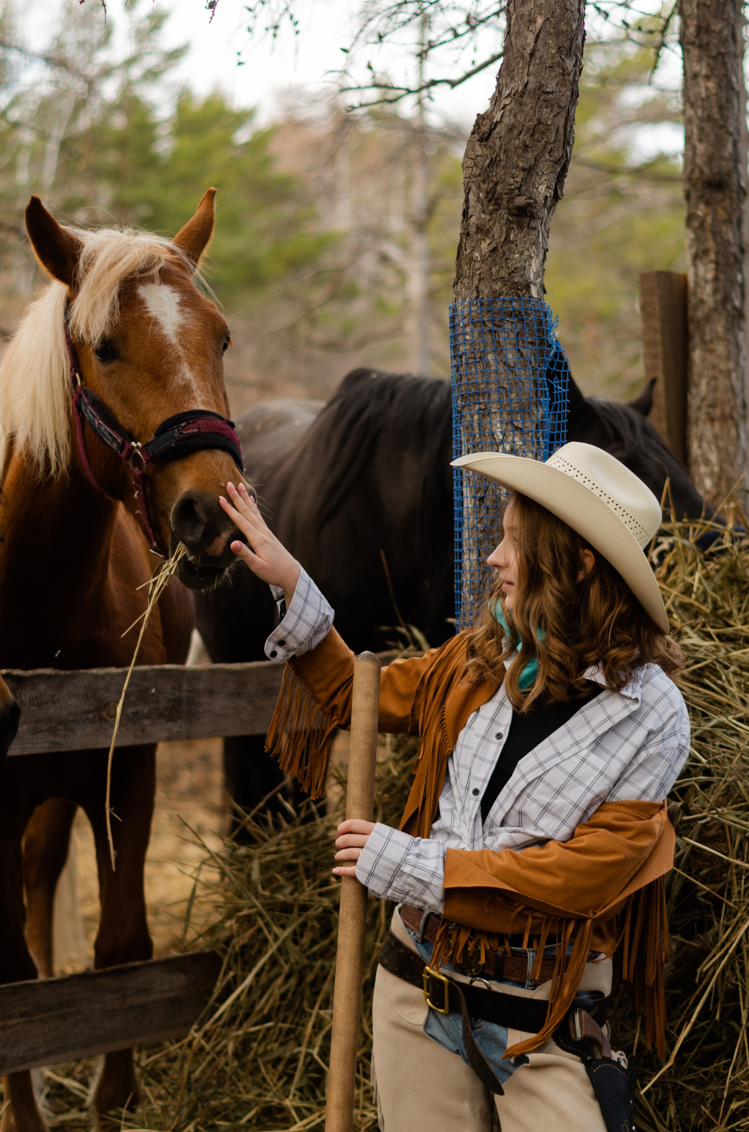 Ковбойская девчонка. Фотограф Марина Доглядная Челябинск фотосессии с лошадьми, мотоциклами