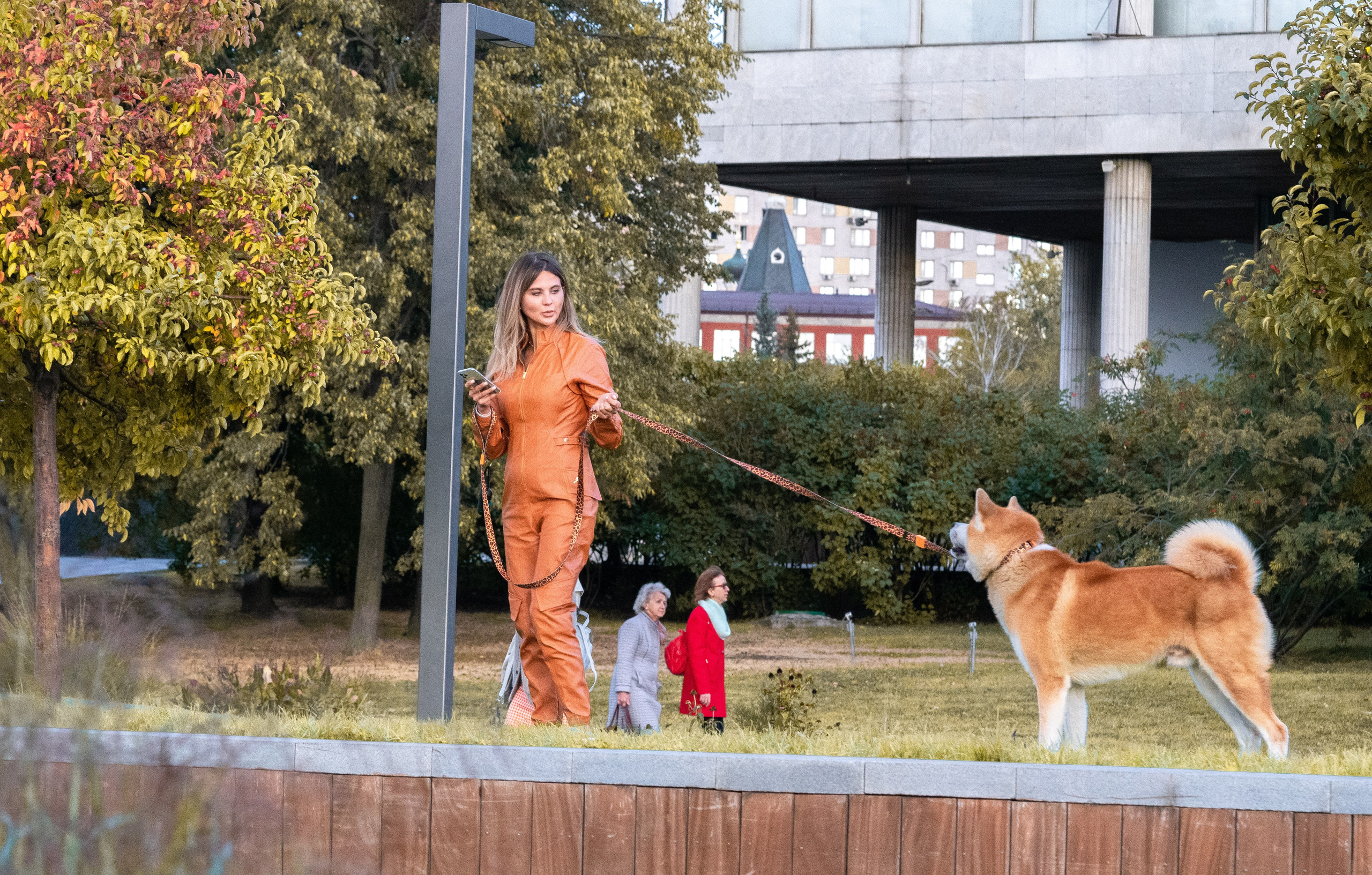 УЛИЦЫ. ПОБУДЬ ЗДЕСЬ И ЦЕЛЕЕ БУДЕТ ЭТОТ МИР