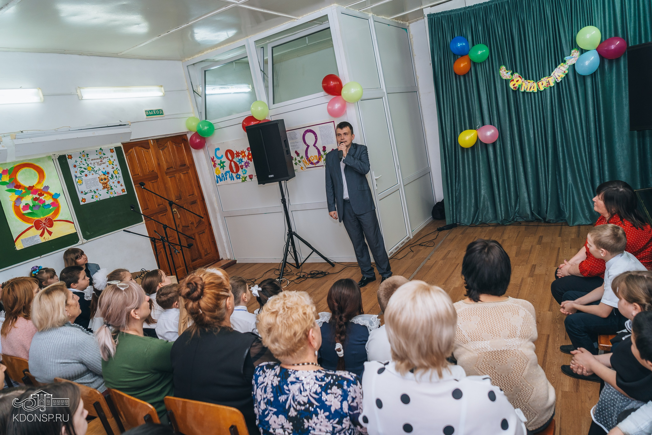 В преддверии праздника весны. Новотитаровский Дом культуры