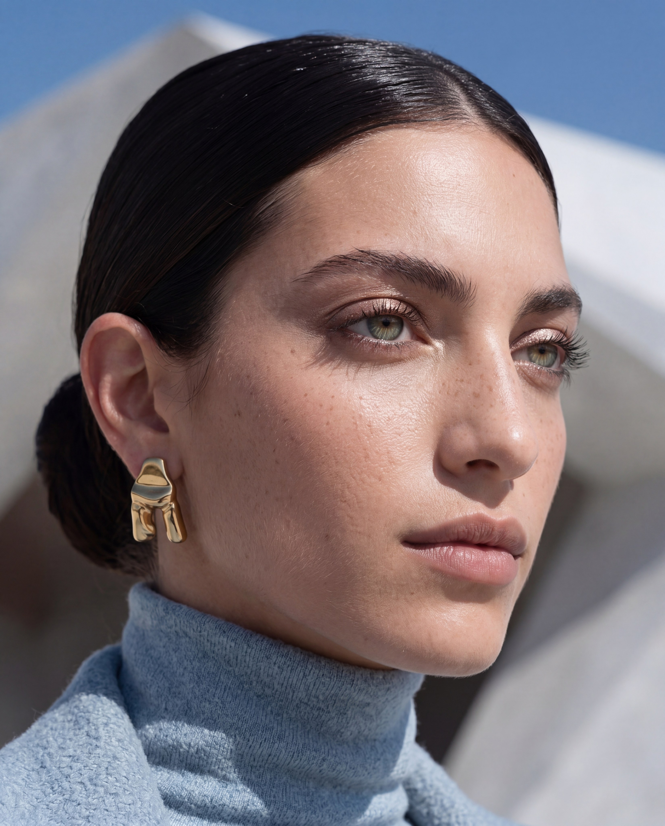 Имиджевая ИИ-фотосессия: профильный портрет AI-модели, создающий запоминающийся образ и эмоциональную связь с брендом