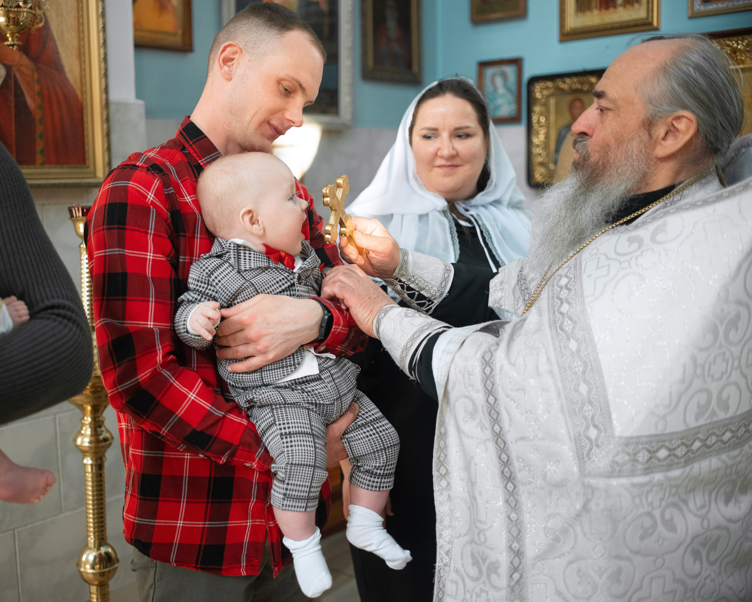 Крещение Ильи в хр.Петра и Павла в Сенице. Семейный фотограф на выписку из роддома и крещение Минск Настя Гришук