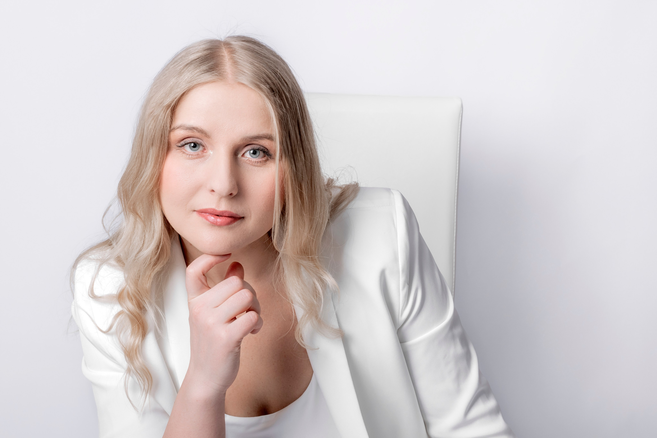 Фотосъемка для контента специалисту массажа лица и естественному омоложению. Фотограф Наталья Жильцова