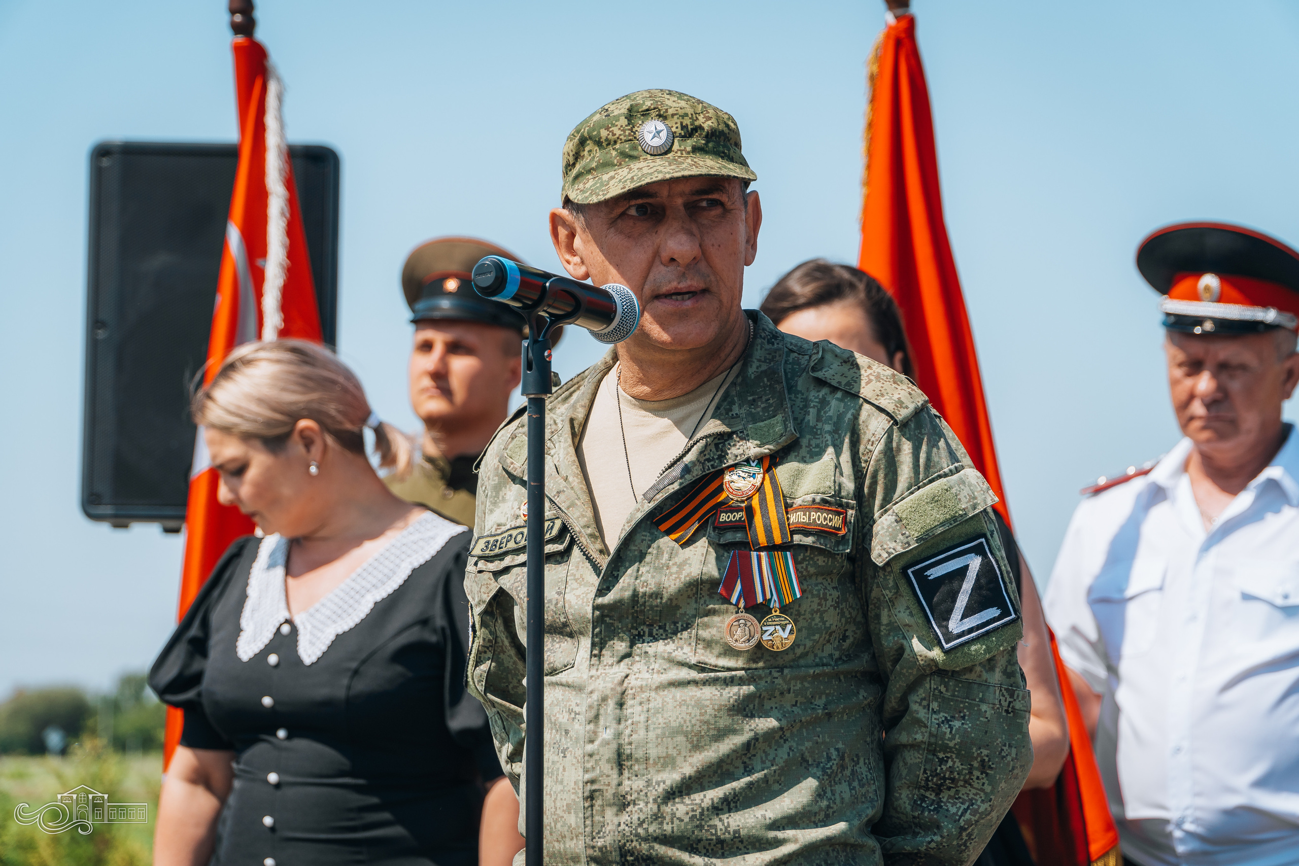 Открытие памятника неизвестным Советским воинам. Новотитаровский Дом культуры