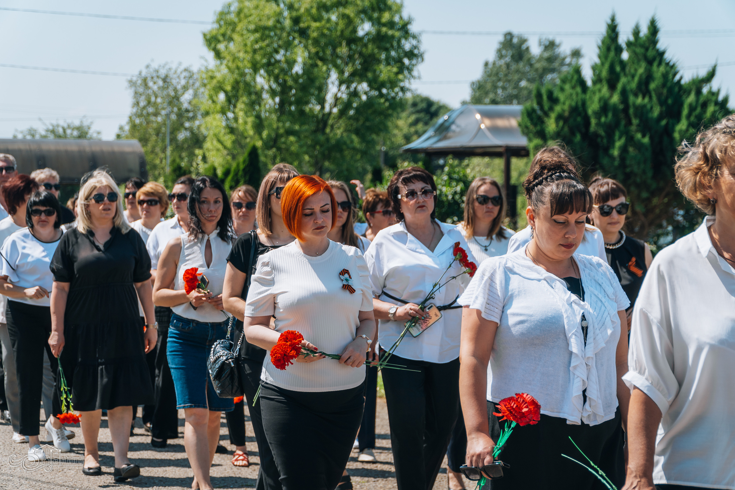 Открытие памятника неизвестным Советским воинам. Новотитаровский Дом культуры