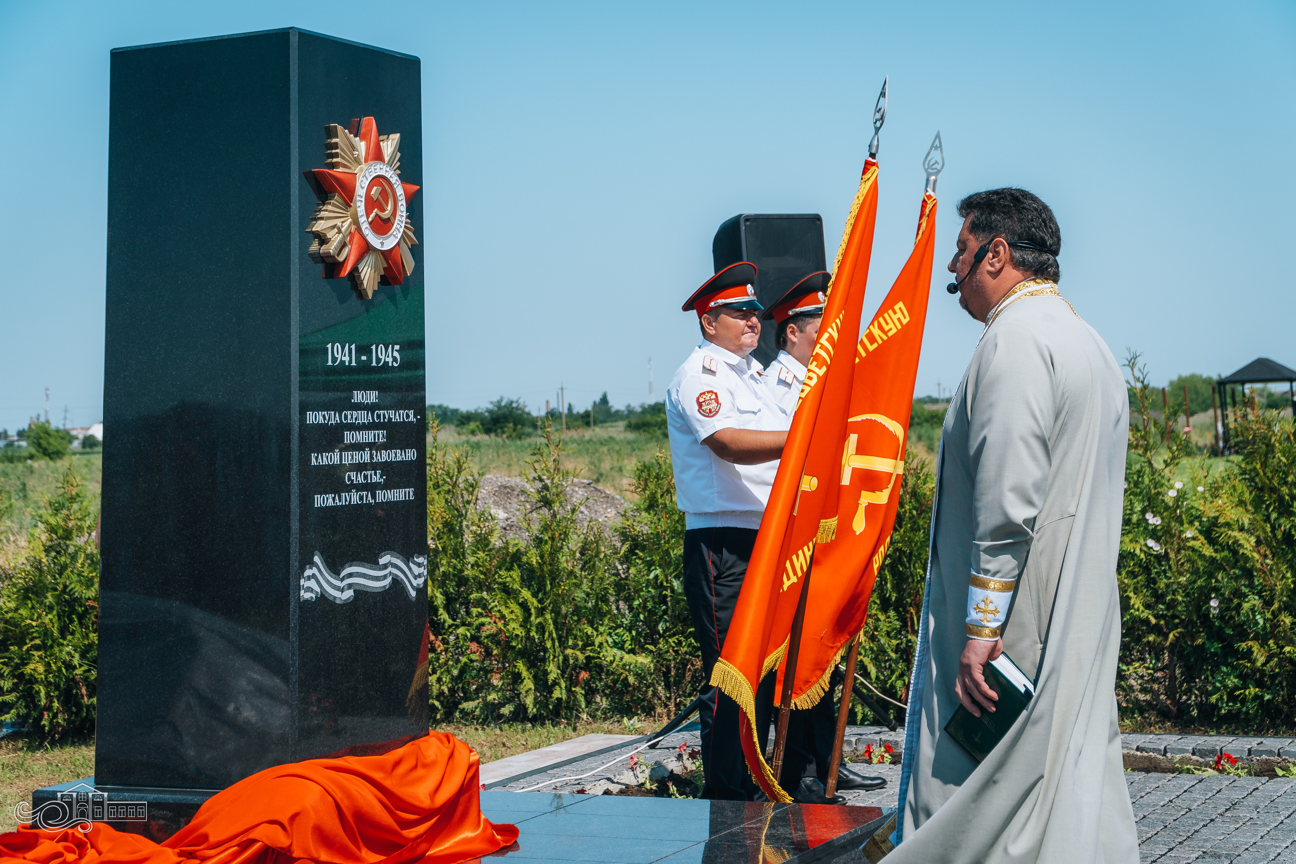 Открытие памятника неизвестным Советским воинам. Новотитаровский Дом культуры