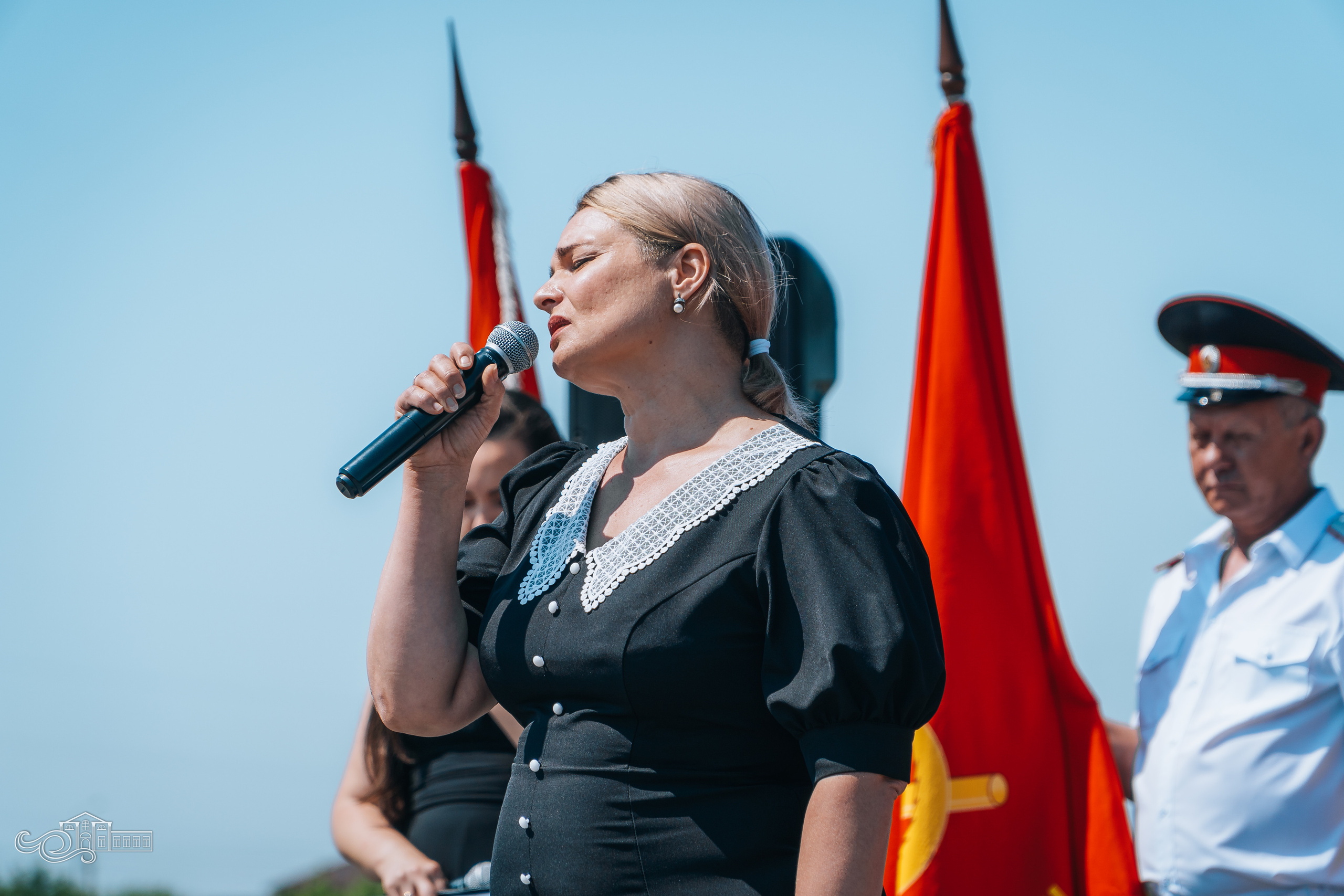 Открытие памятника неизвестным Советским воинам. Новотитаровский Дом культуры