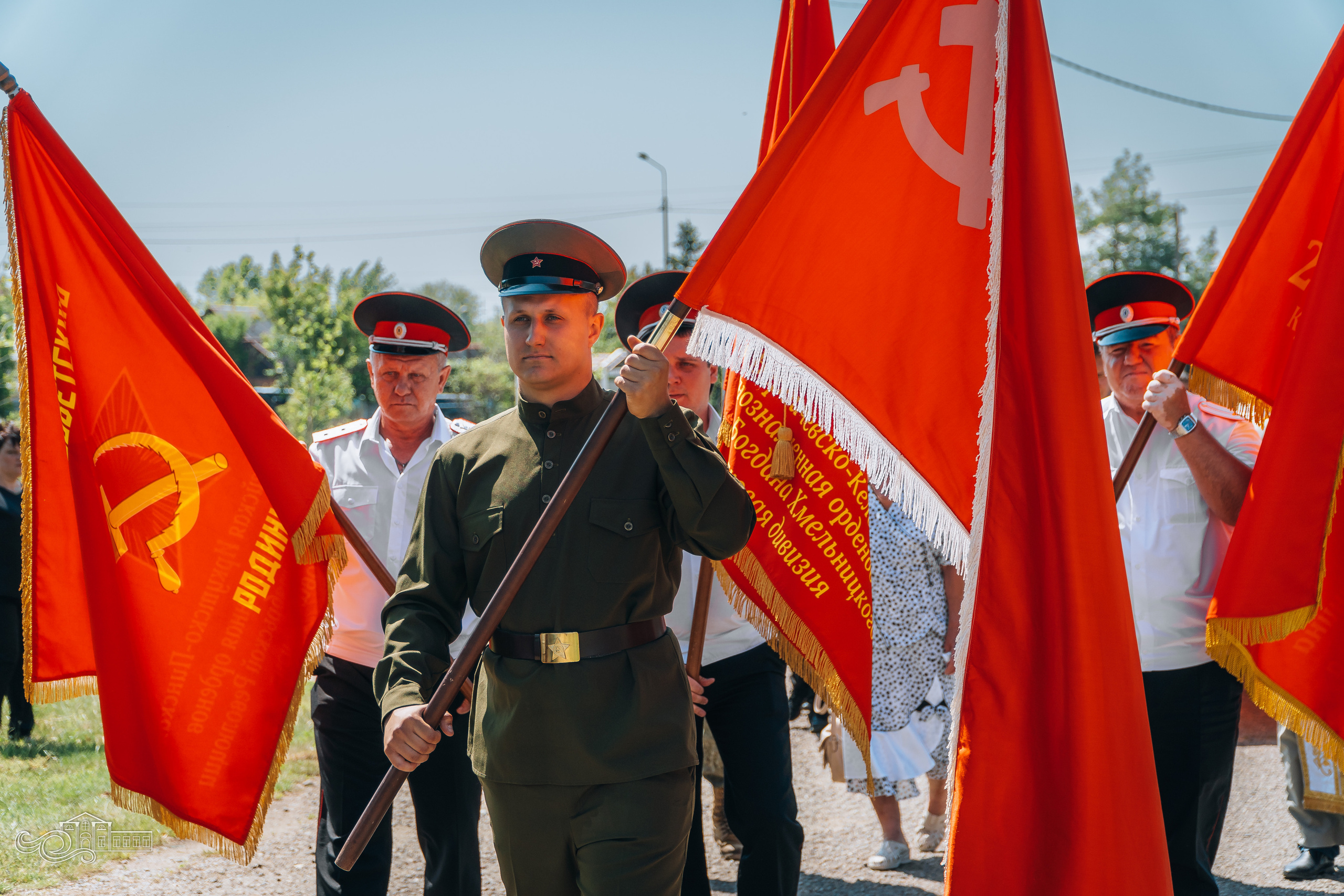 Открытие памятника неизвестным Советским воинам. Новотитаровский Дом культуры