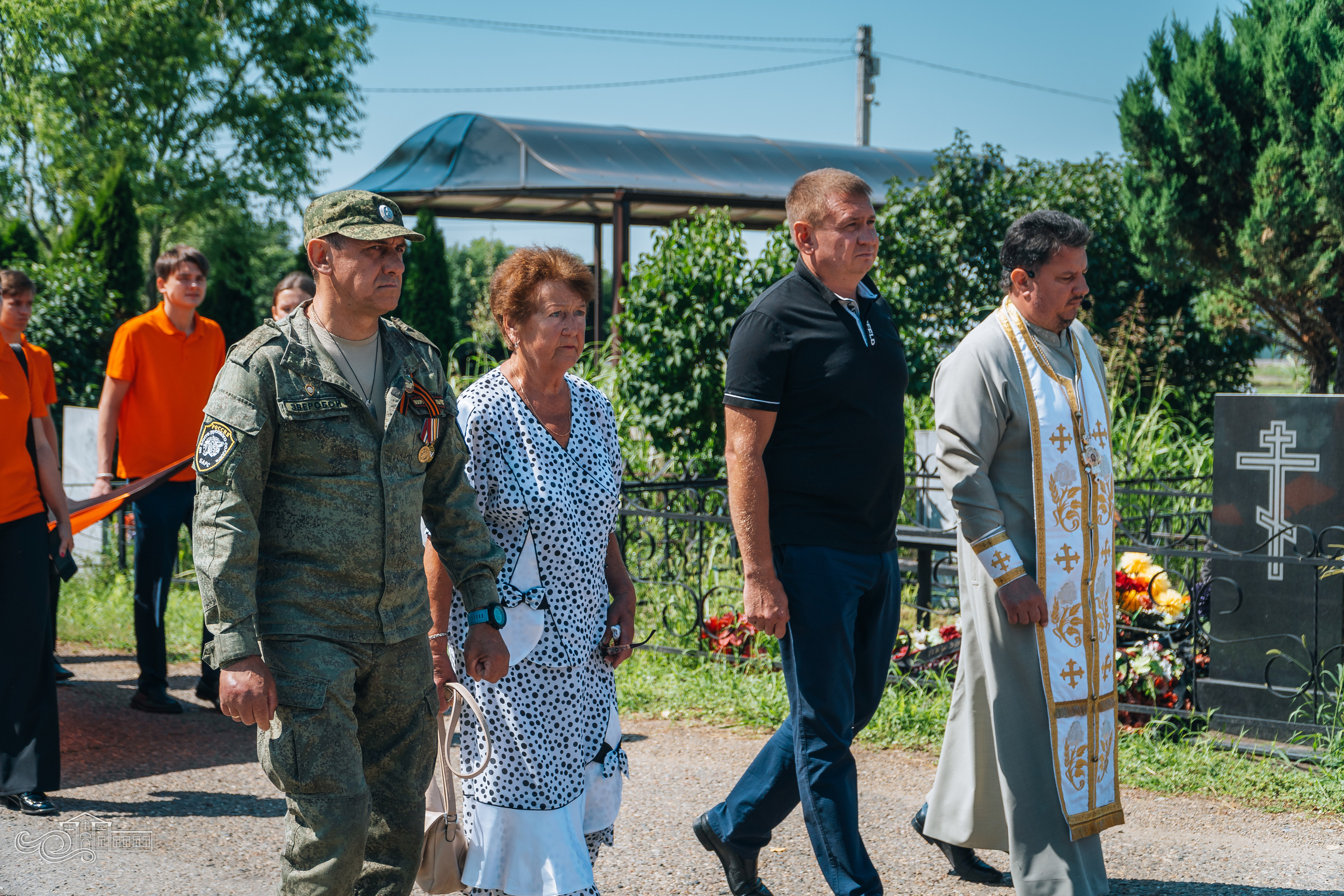 Открытие памятника неизвестным Советским воинам. Новотитаровский Дом культуры
