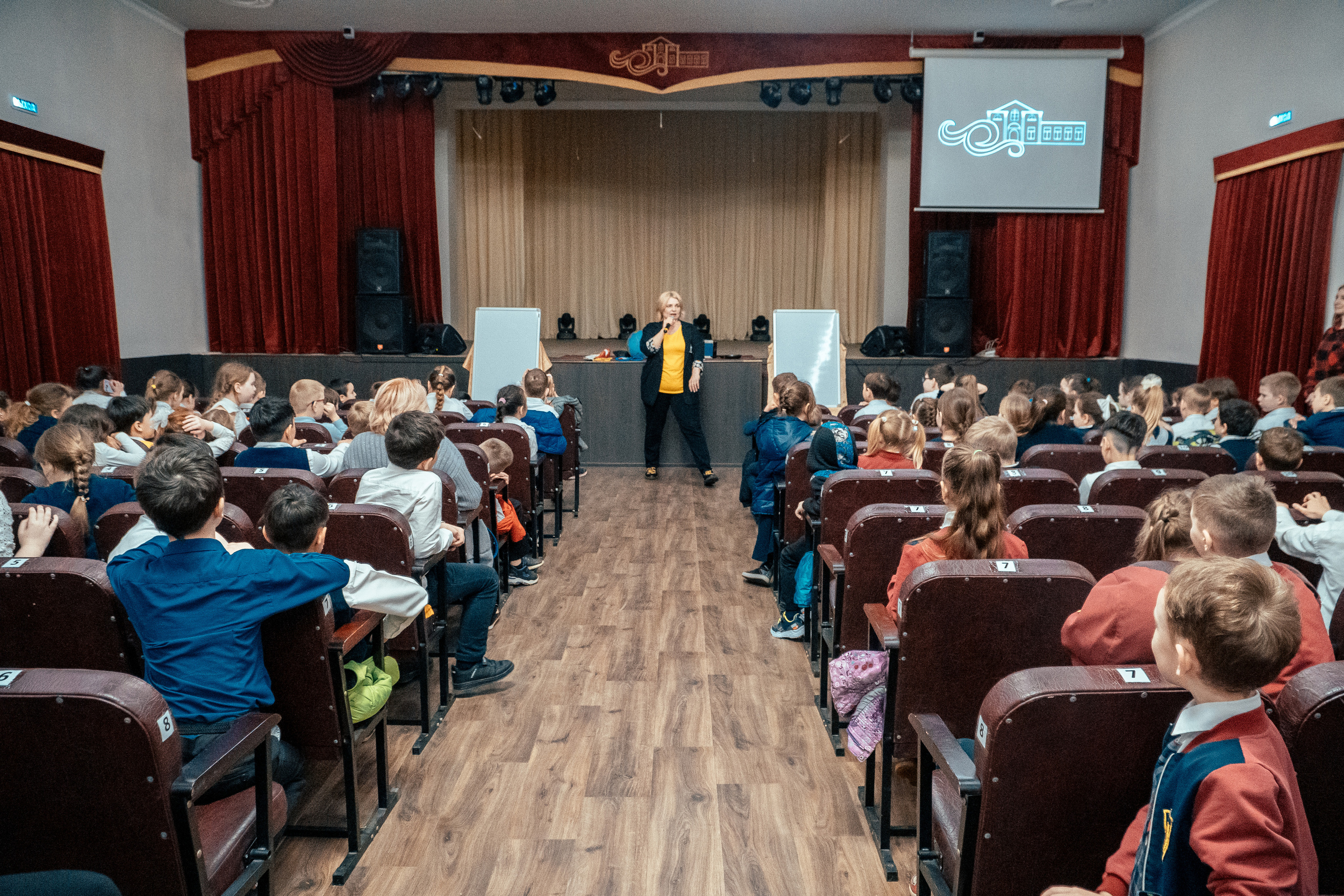 День космонавтики. Новотитаровский Дом культуры