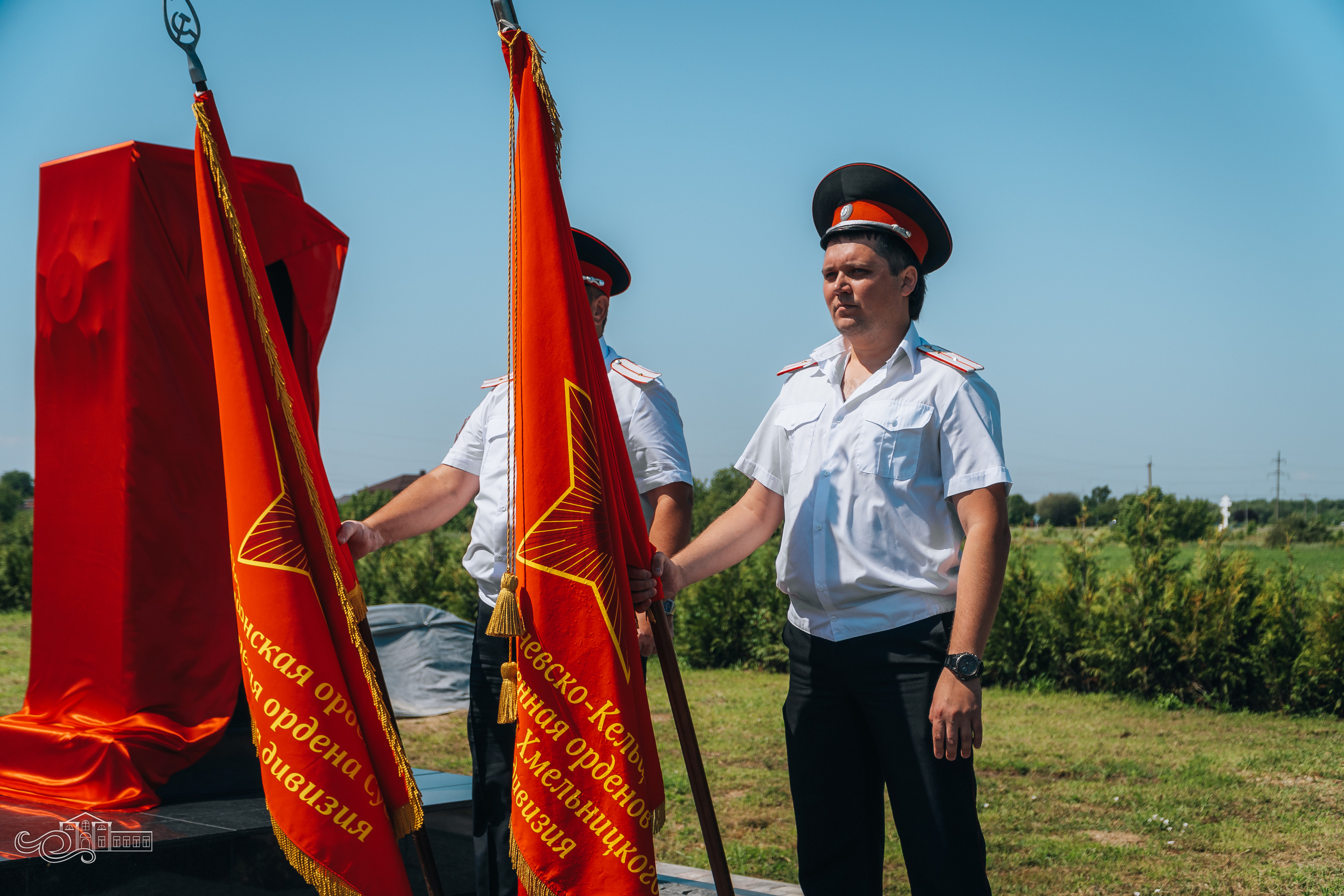Открытие памятника неизвестным Советским воинам. Новотитаровский Дом культуры