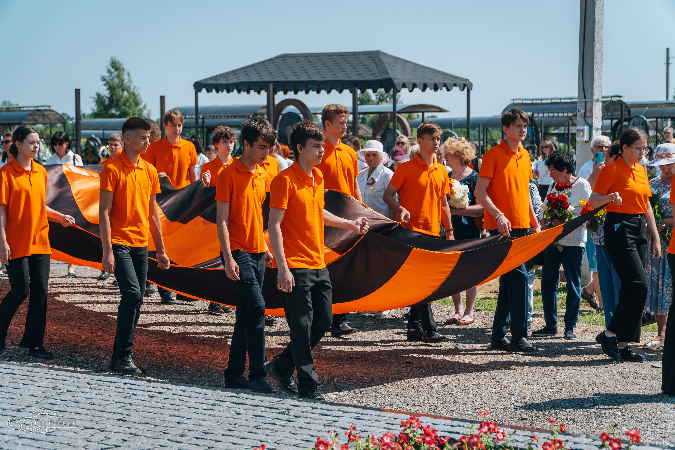 Открытие памятника неизвестным Советским воинам. Новотитаровский Дом культуры