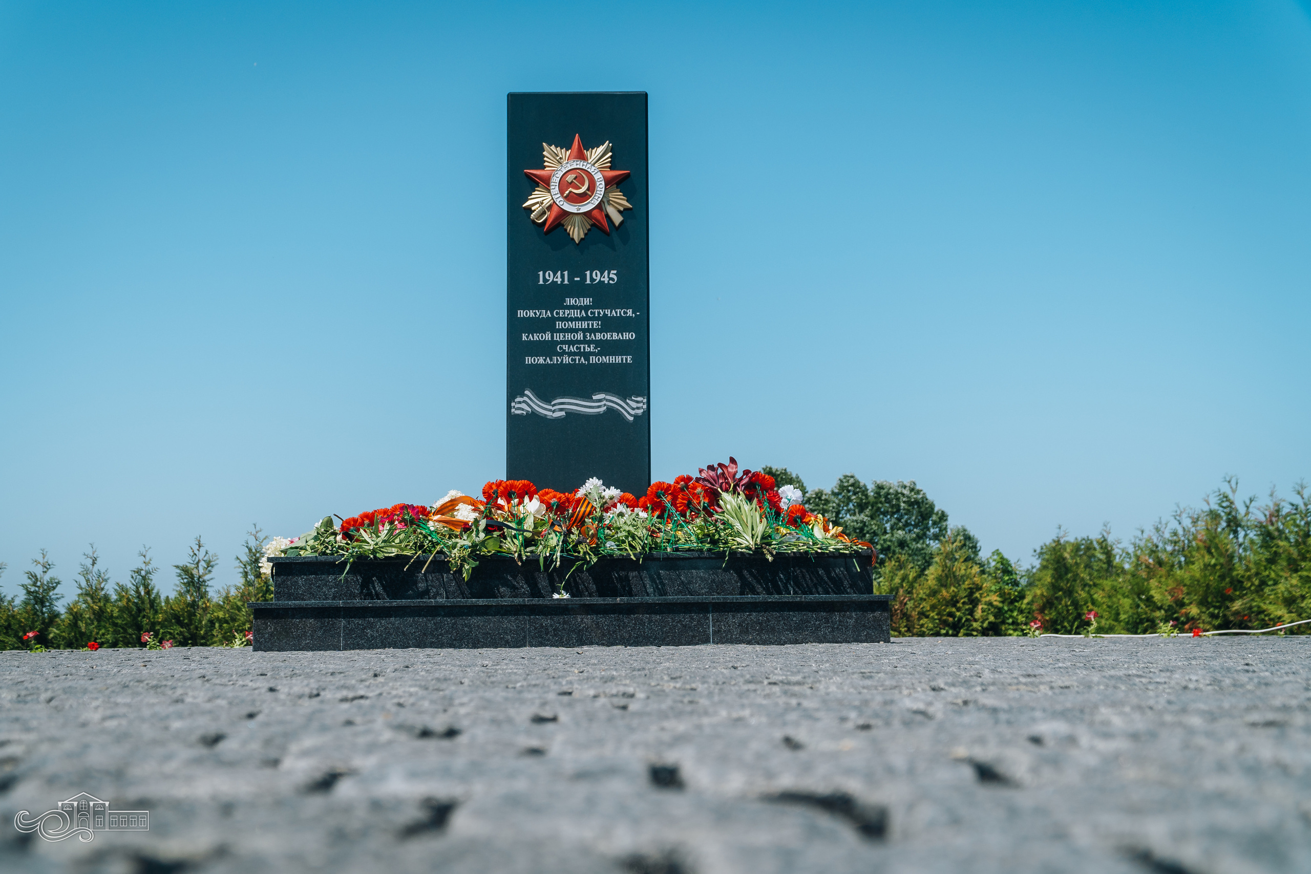 Открытие памятника неизвестным Советским воинам. Новотитаровский Дом культуры