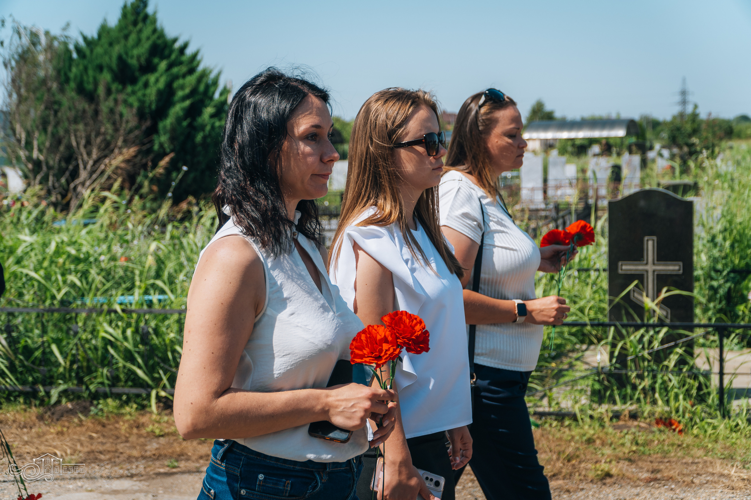 Открытие памятника неизвестным Советским воинам. Новотитаровский Дом культуры