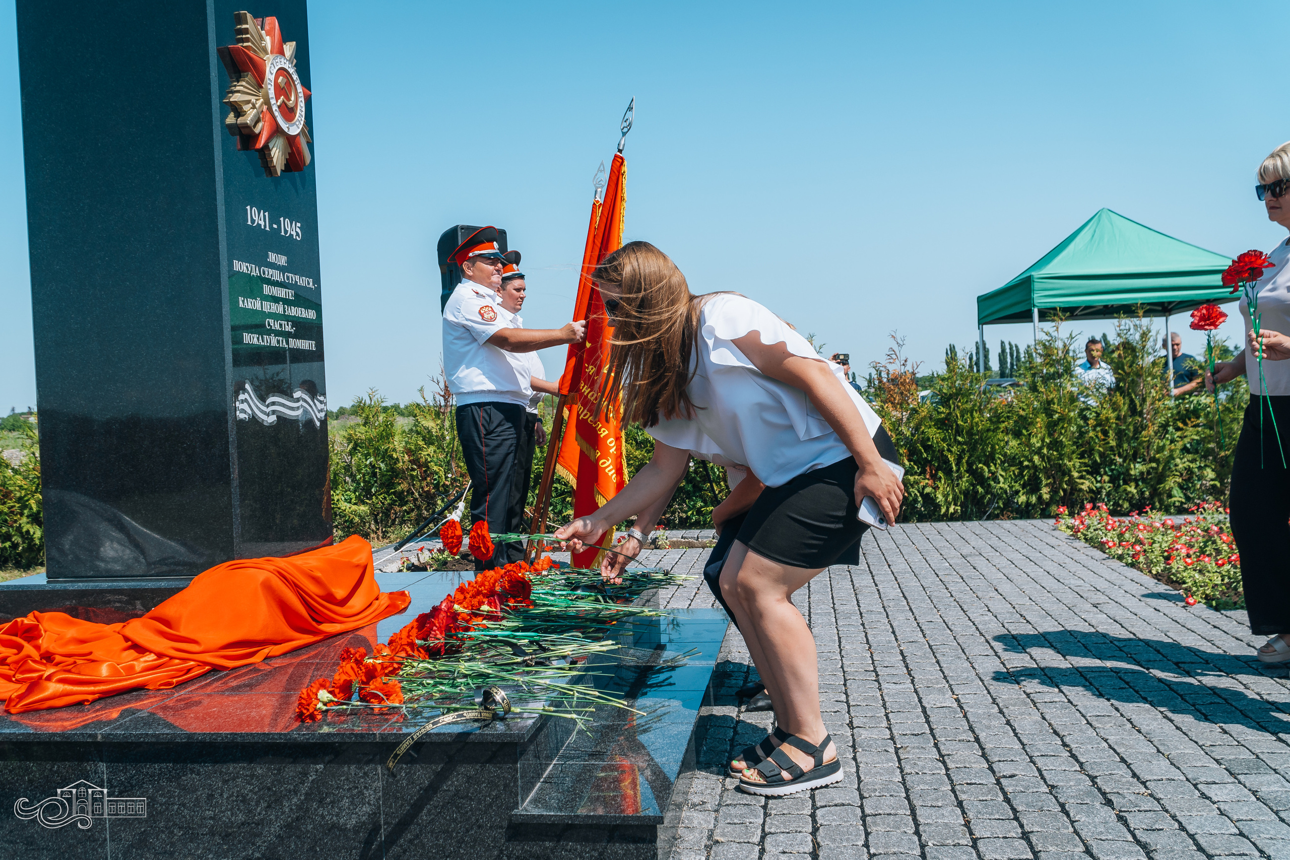 Открытие памятника неизвестным Советским воинам. Новотитаровский Дом культуры