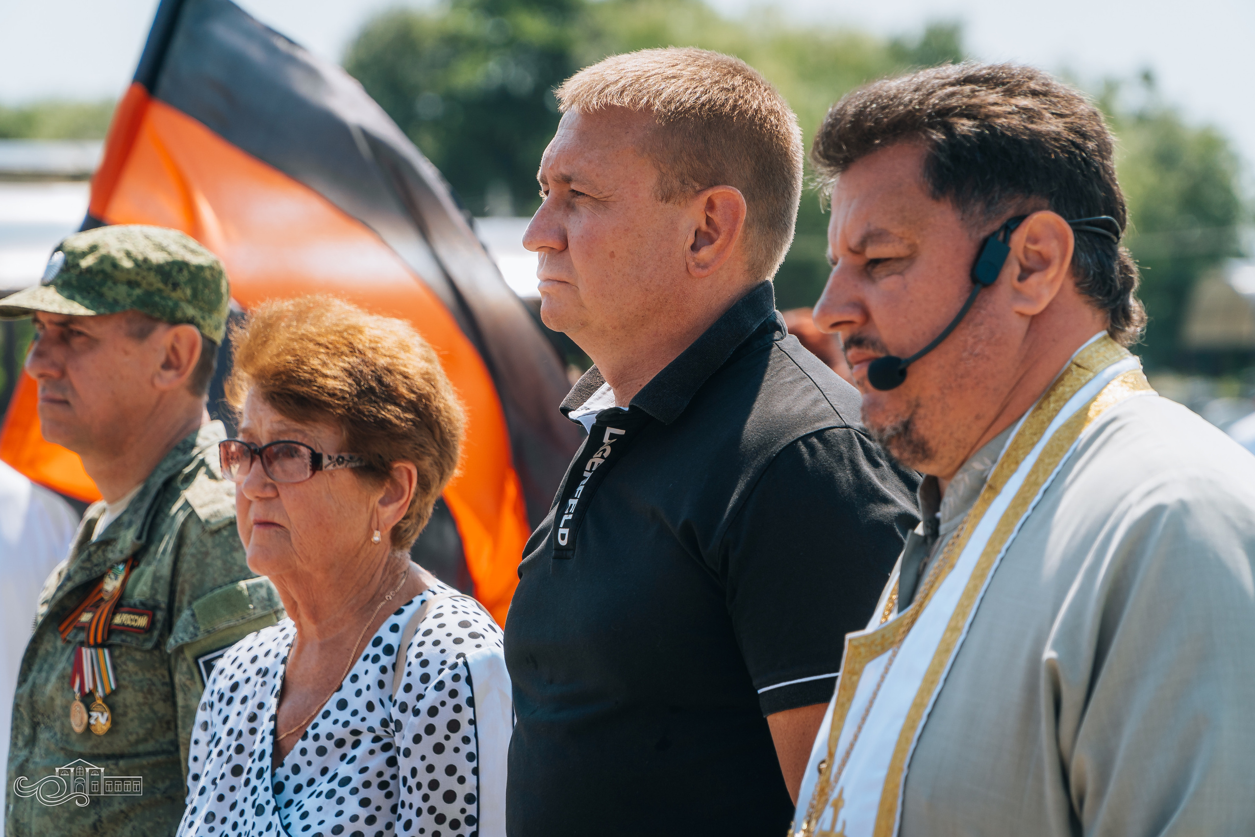 Открытие памятника неизвестным Советским воинам. Новотитаровский Дом культуры