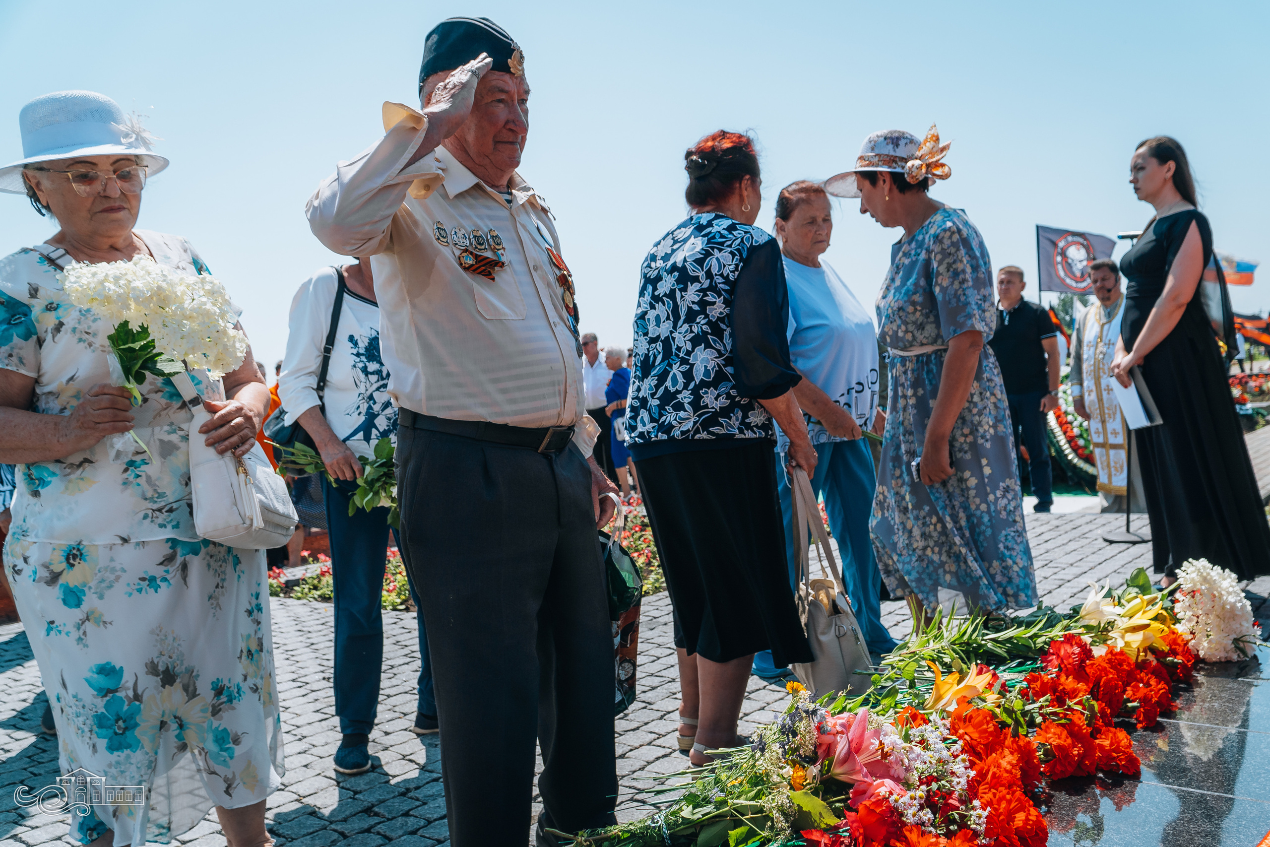 Открытие памятника неизвестным Советским воинам. Новотитаровский Дом культуры