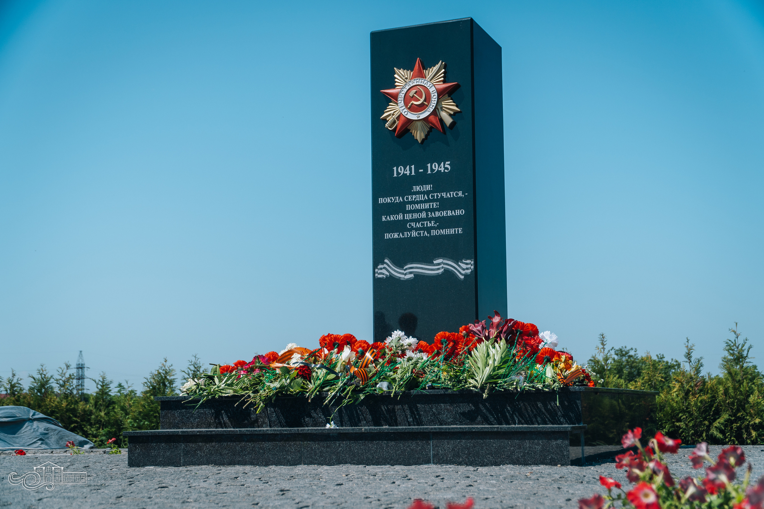 Открытие памятника неизвестным Советским воинам. Новотитаровский Дом культуры