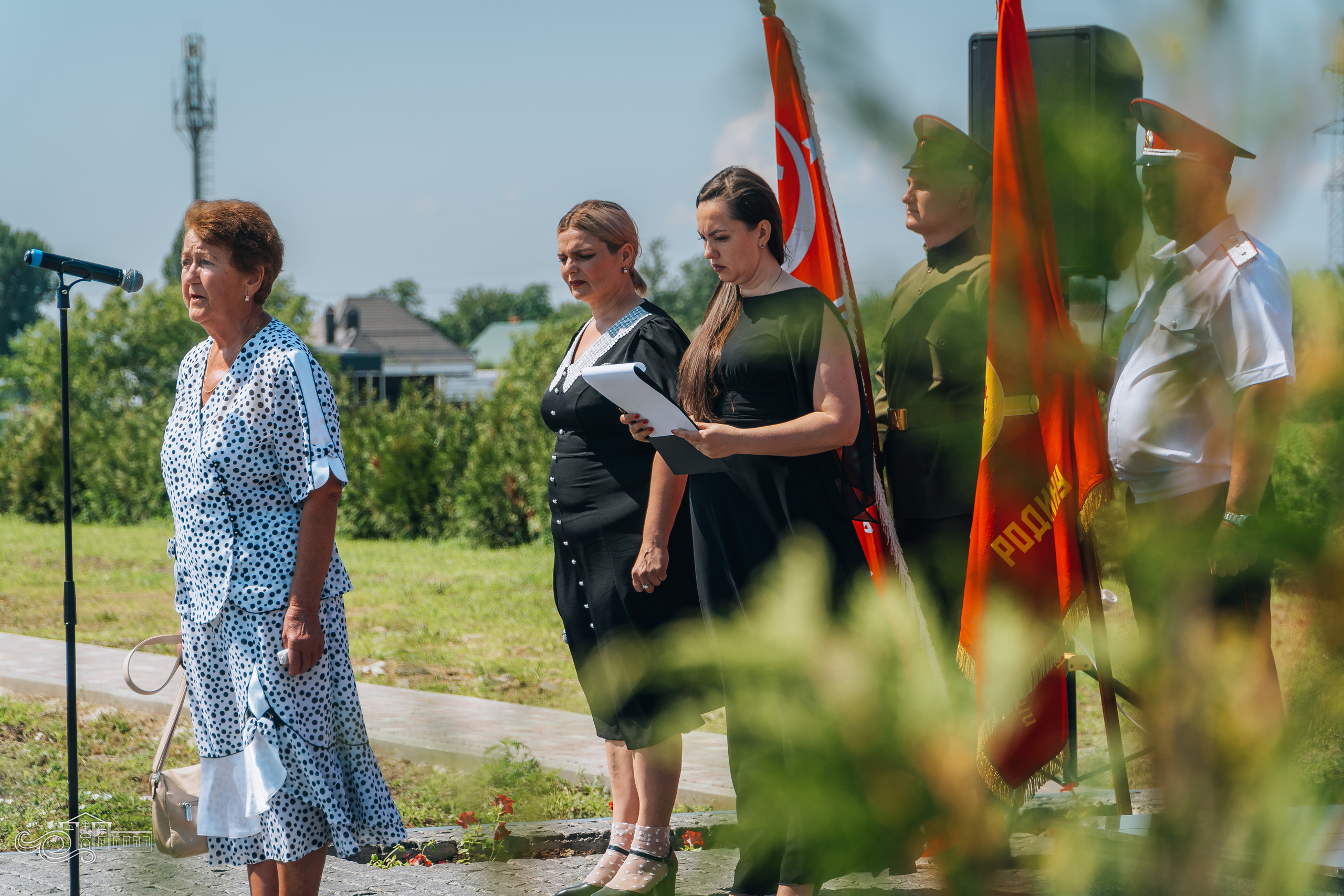 Открытие памятника неизвестным Советским воинам. Новотитаровский Дом культуры