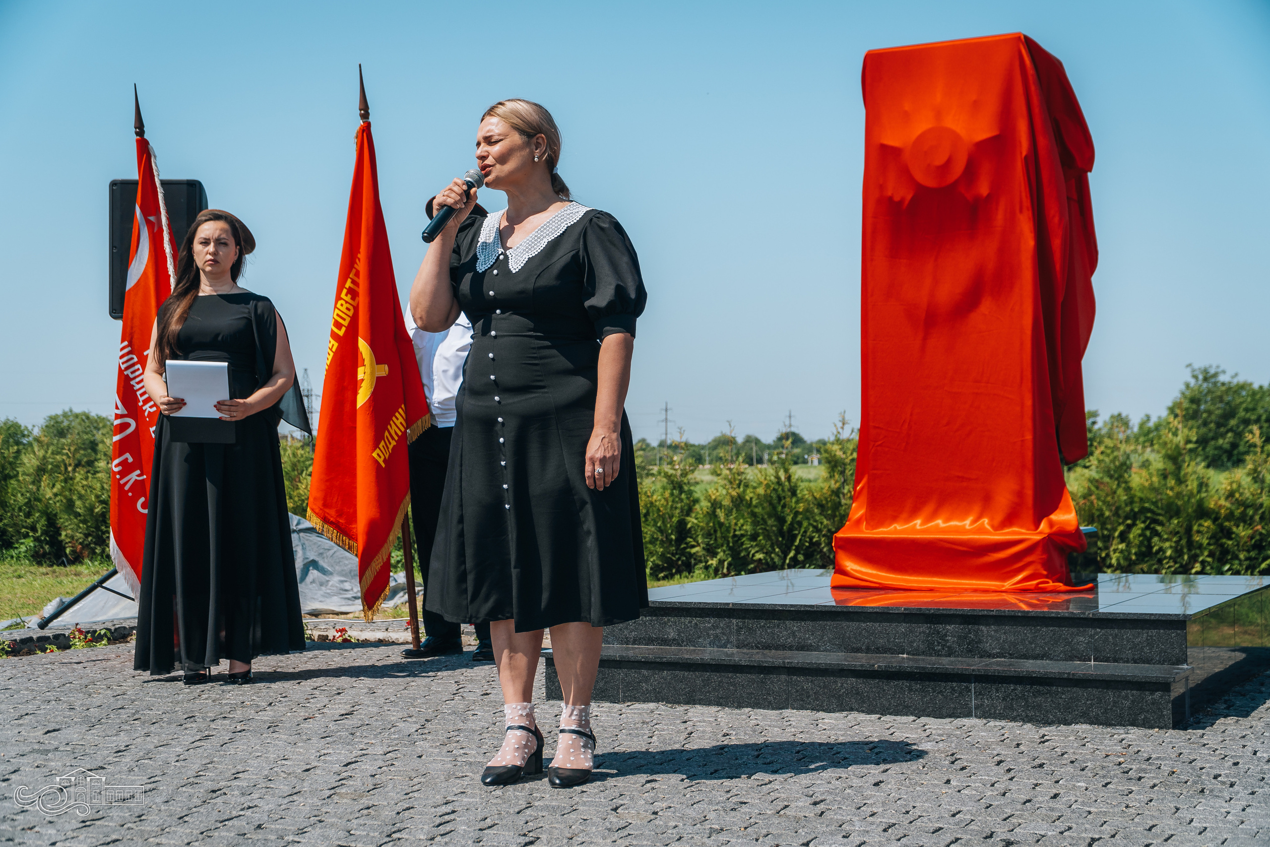 Открытие памятника неизвестным Советским воинам. Новотитаровский Дом культуры